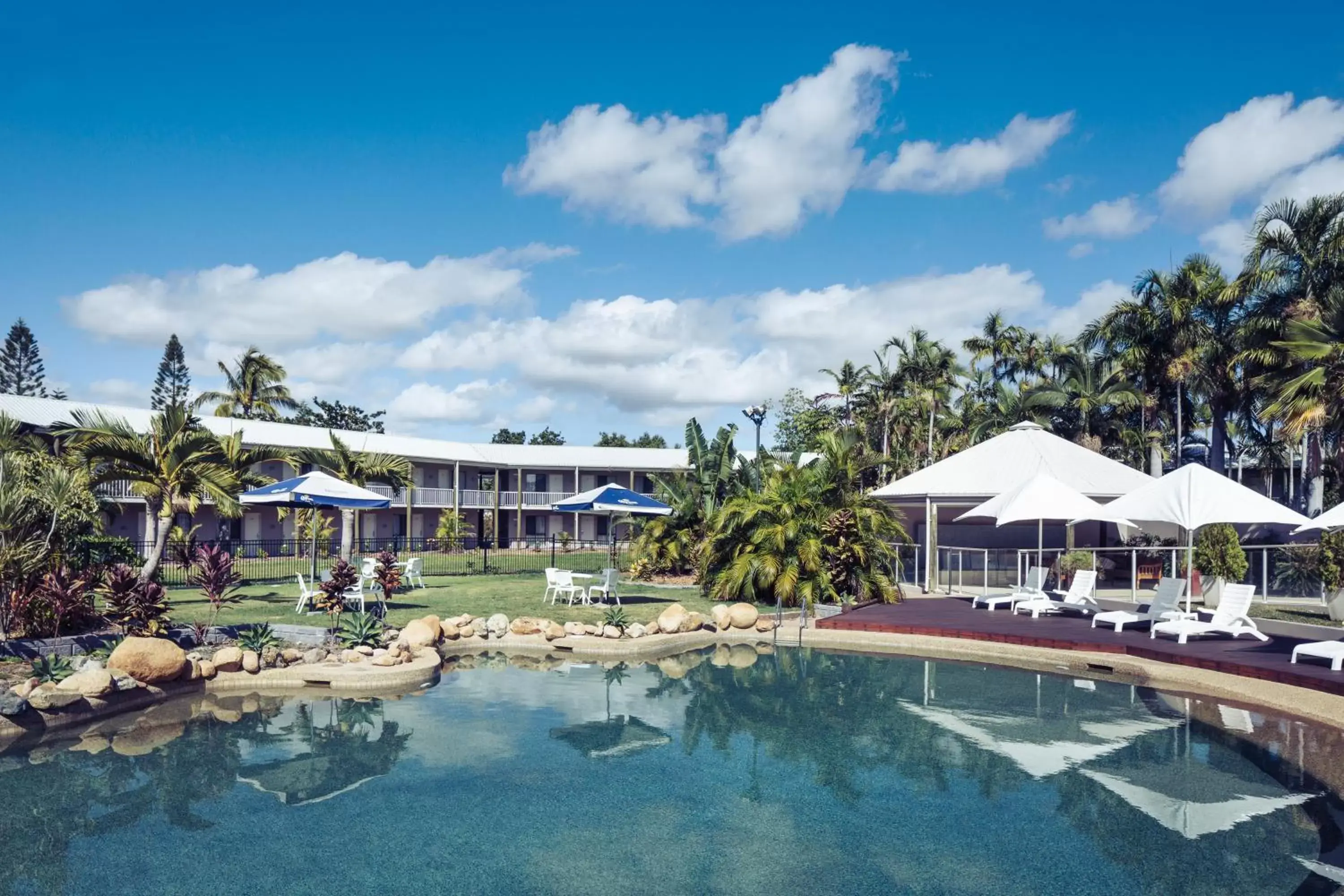 Swimming Pool in Mercure Townsville