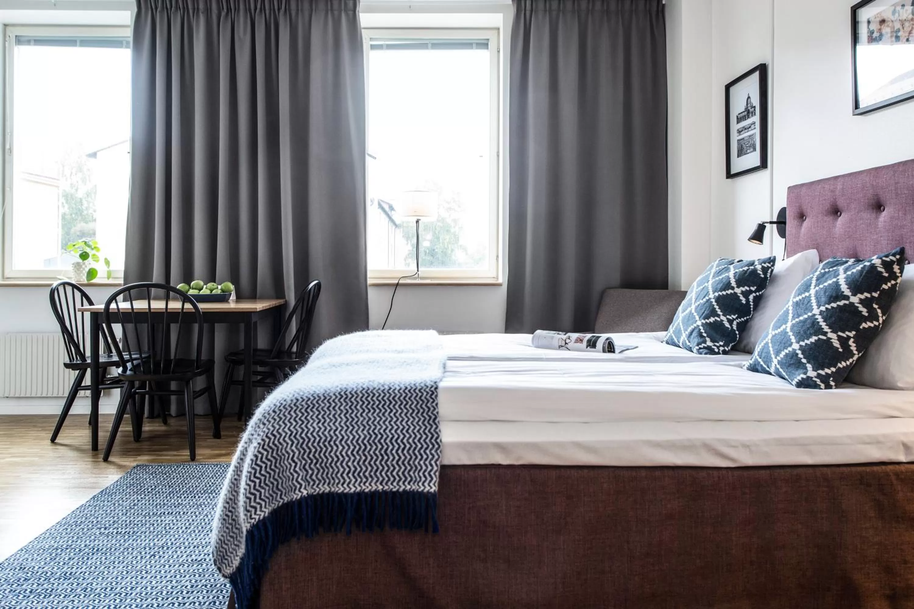 Living room, Bed in Biz Apartment Solna