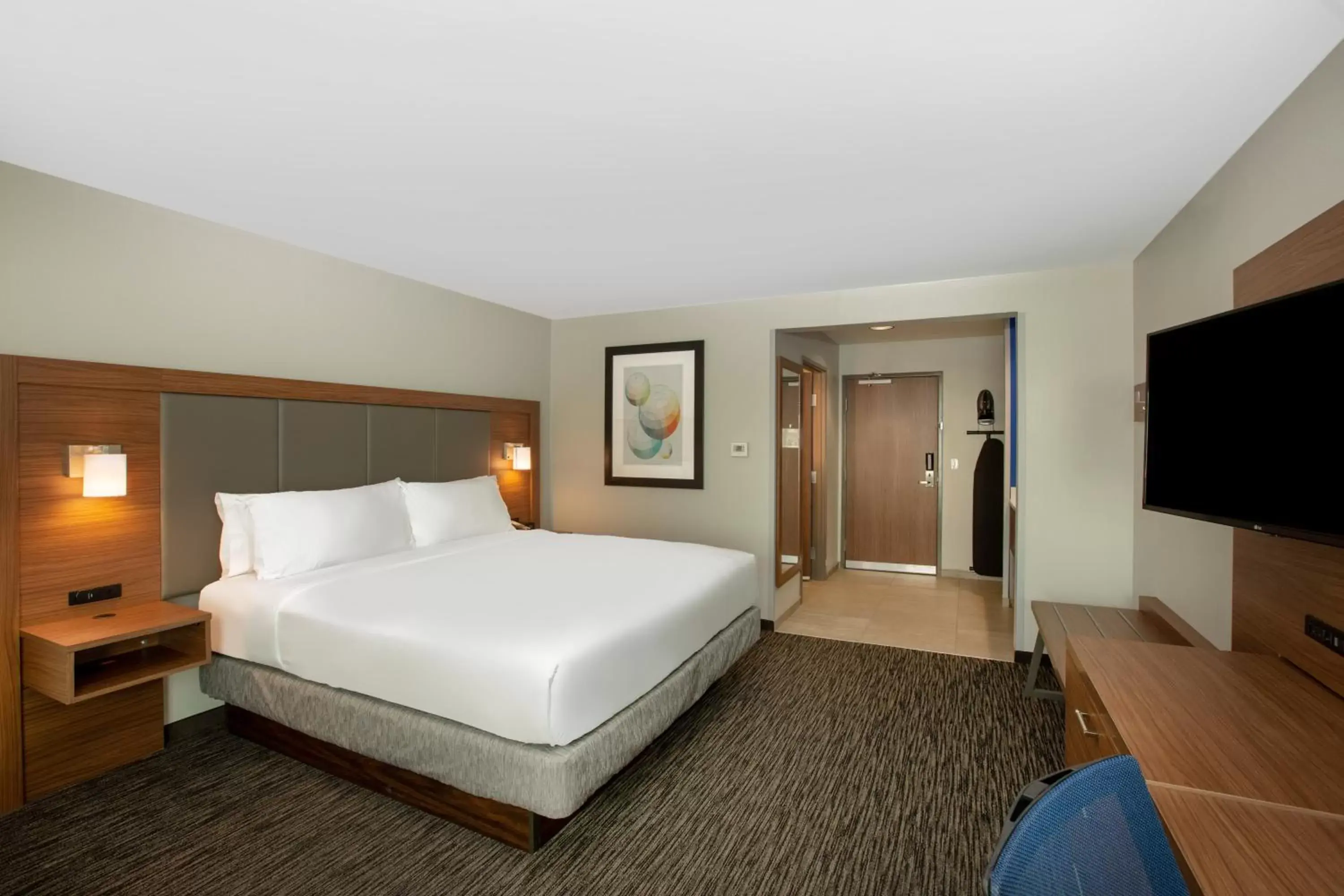 Photo of the whole room, Bed in Holiday Inn Express Hotel & Suites Columbus, an IHG Hotel