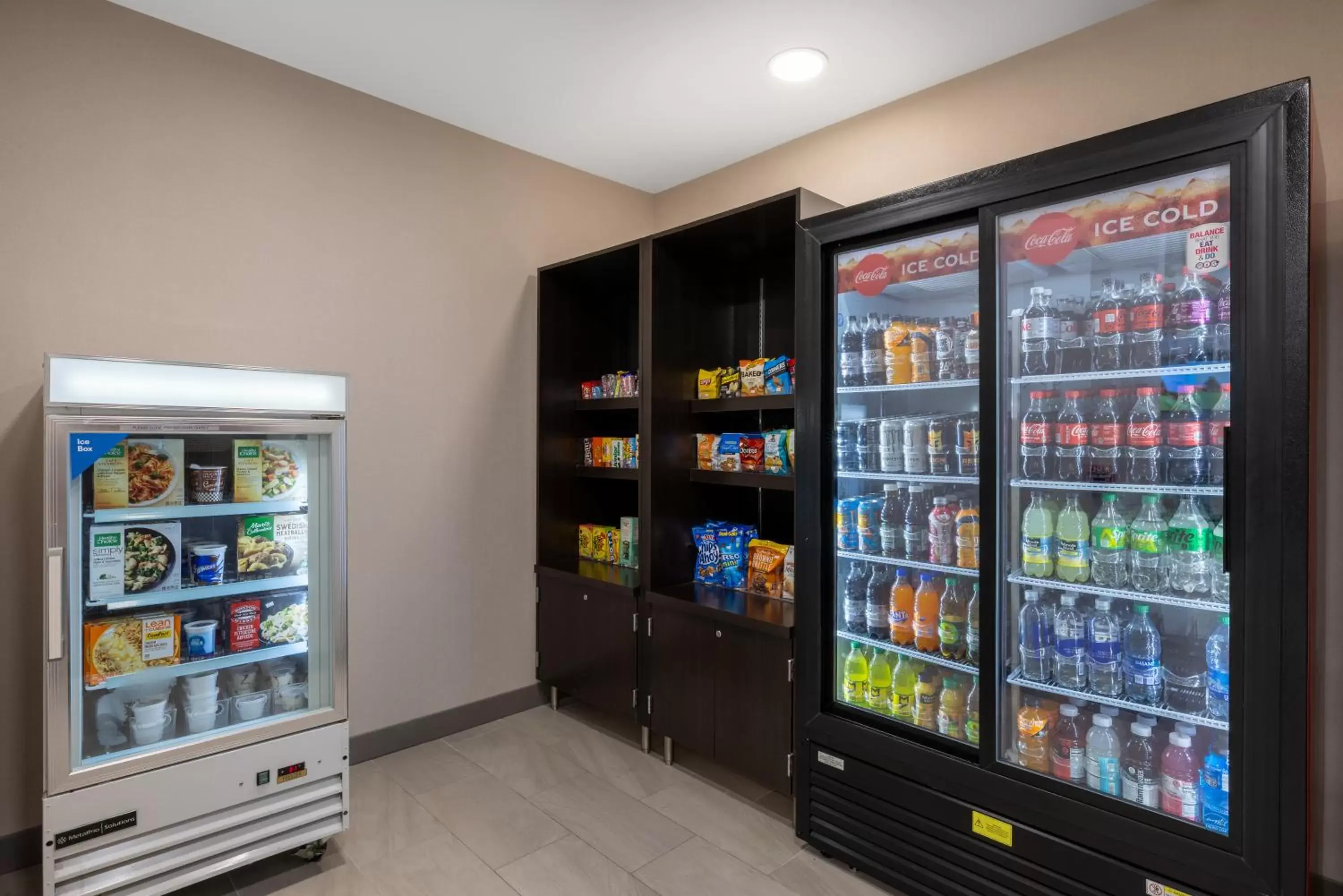 Food and drinks, Supermarket/Shops in Holiday Inn Express Rochester South - Mayo Area, an IHG Hotel