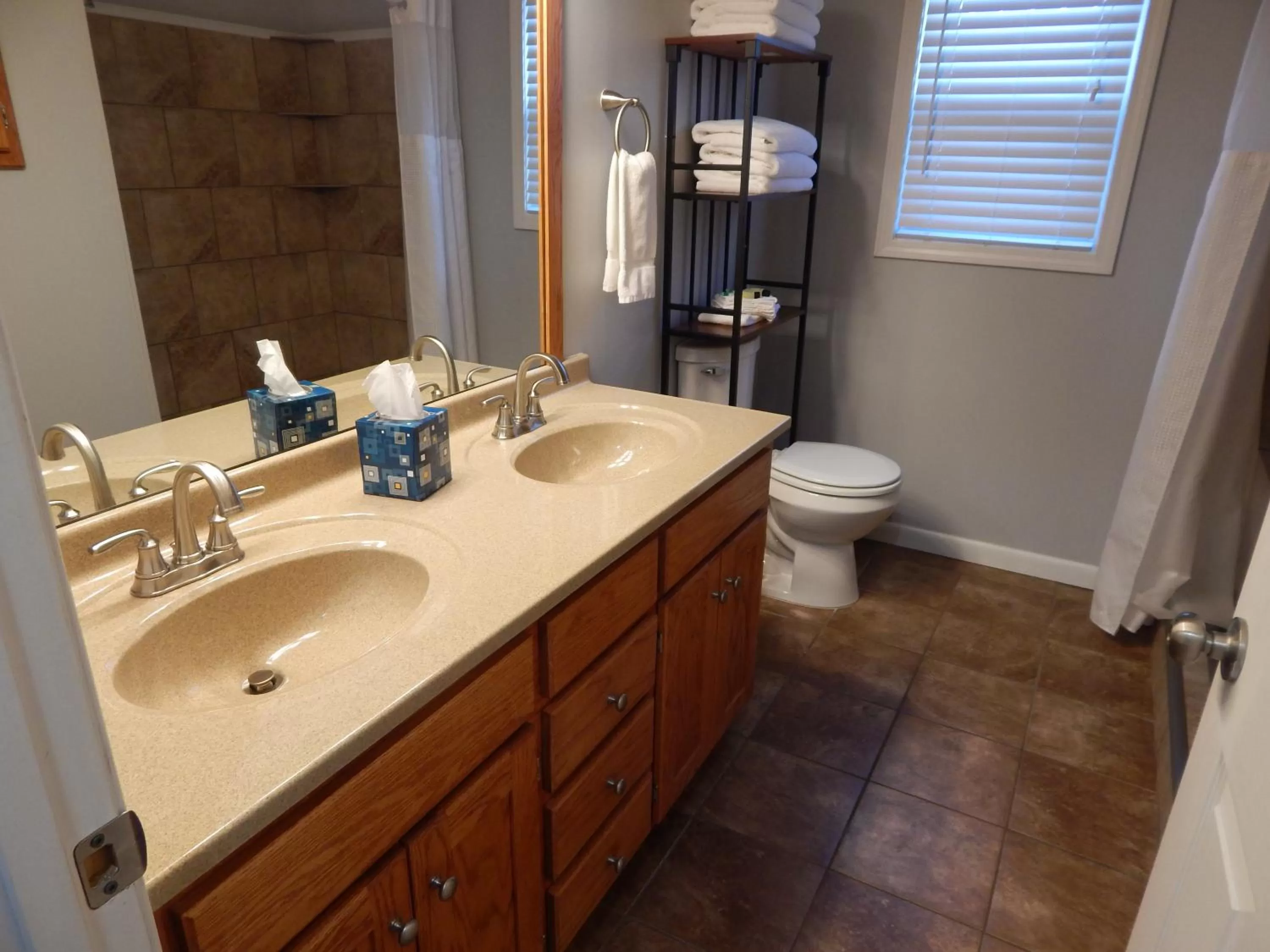 Bathroom in Sunset Motel