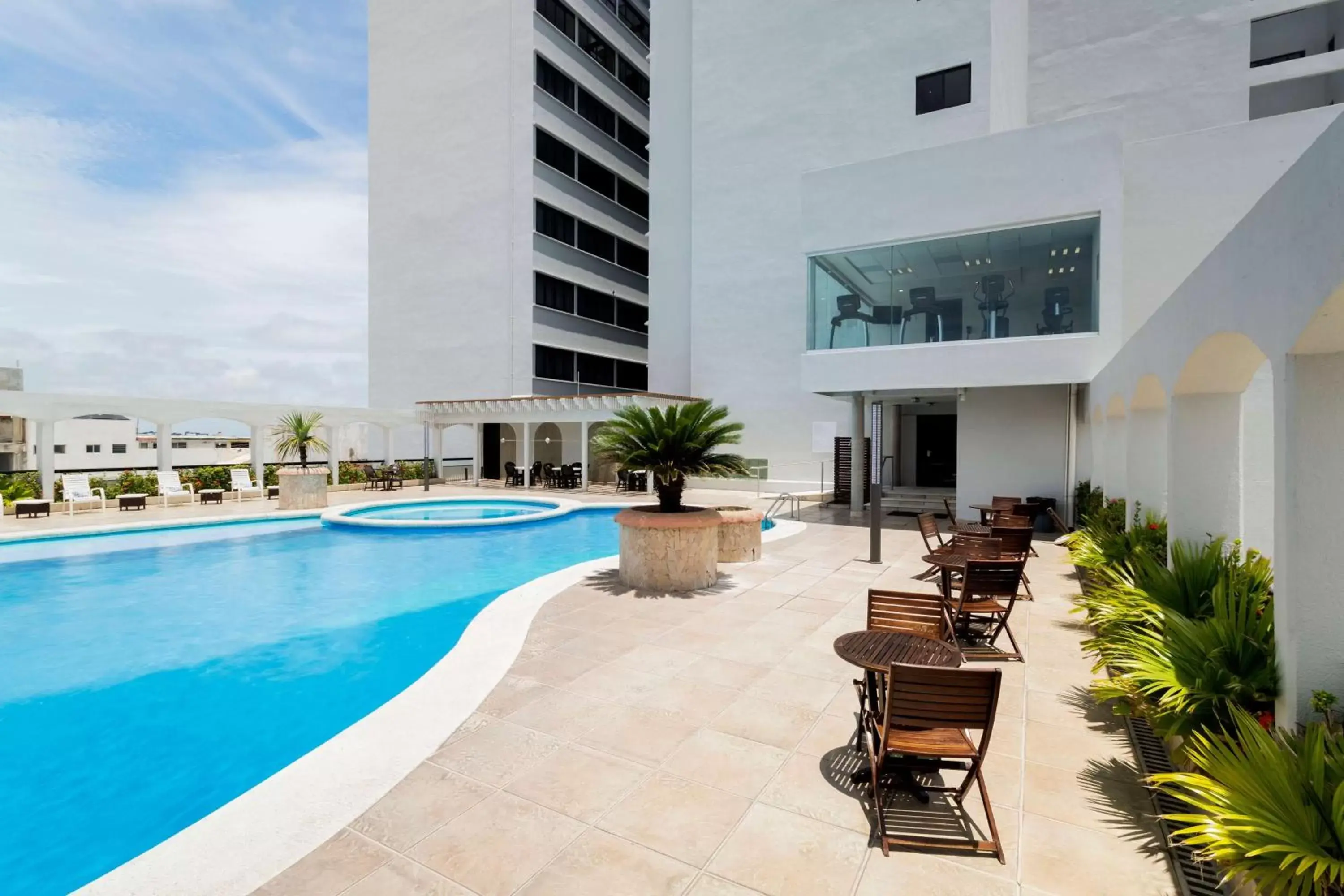 Pool view, Swimming Pool in DoubleTree by Hilton Veracruz