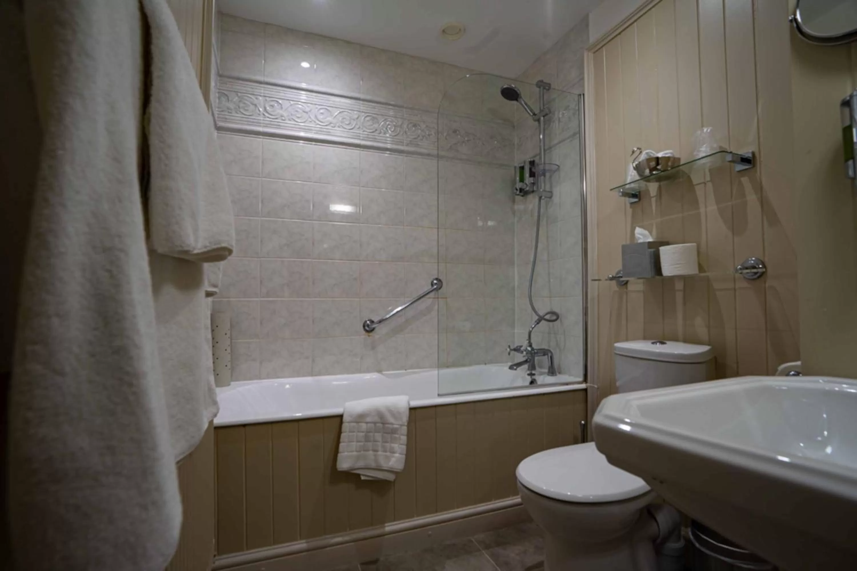 Bathroom in The Swan Hotel, Wells, Somerset - The Coaching Inn Group