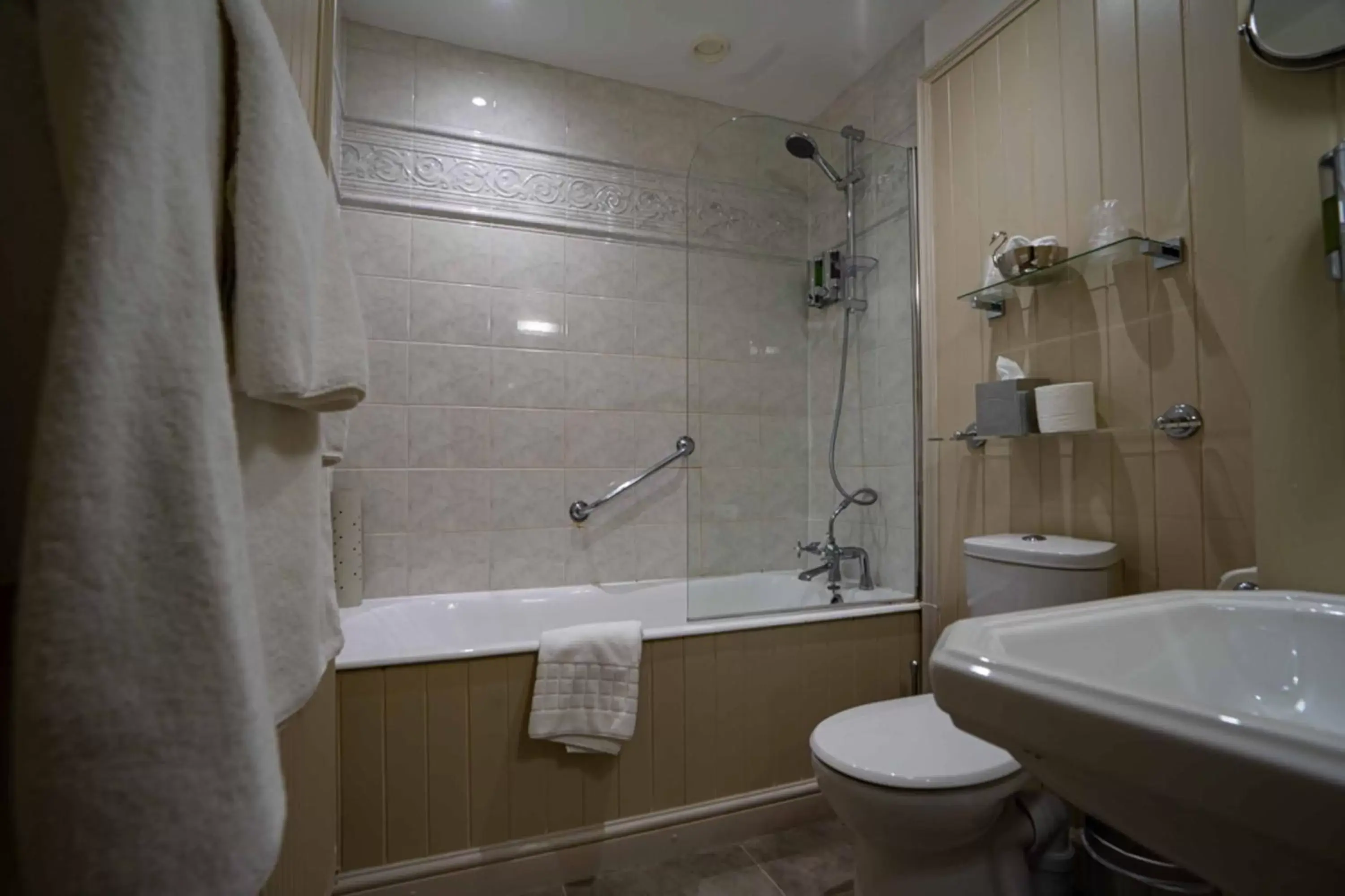 Bathroom in The Swan Hotel, Wells, Somerset