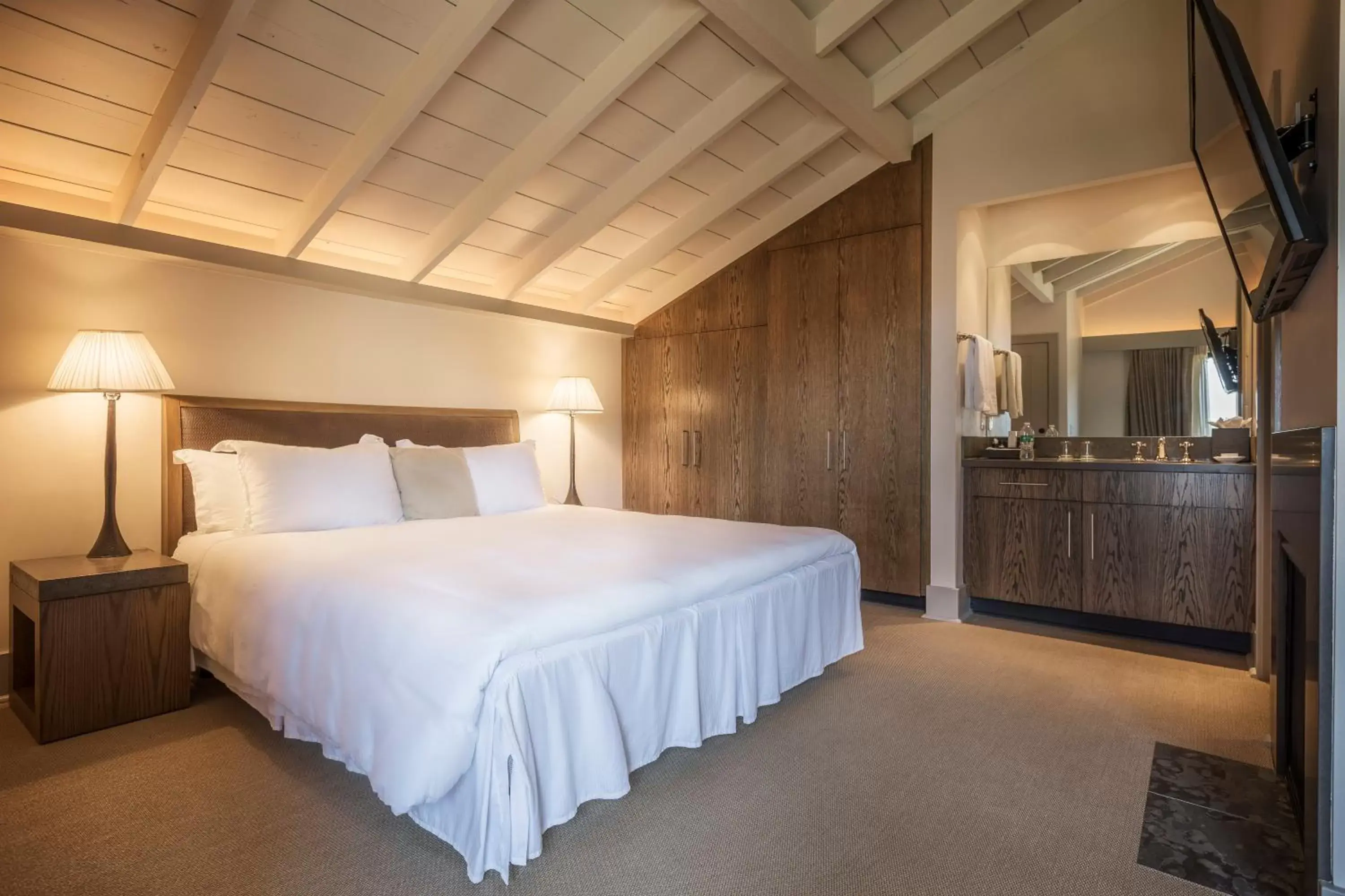 Photo of the whole room, Bed in Heritage House Resort & Spa