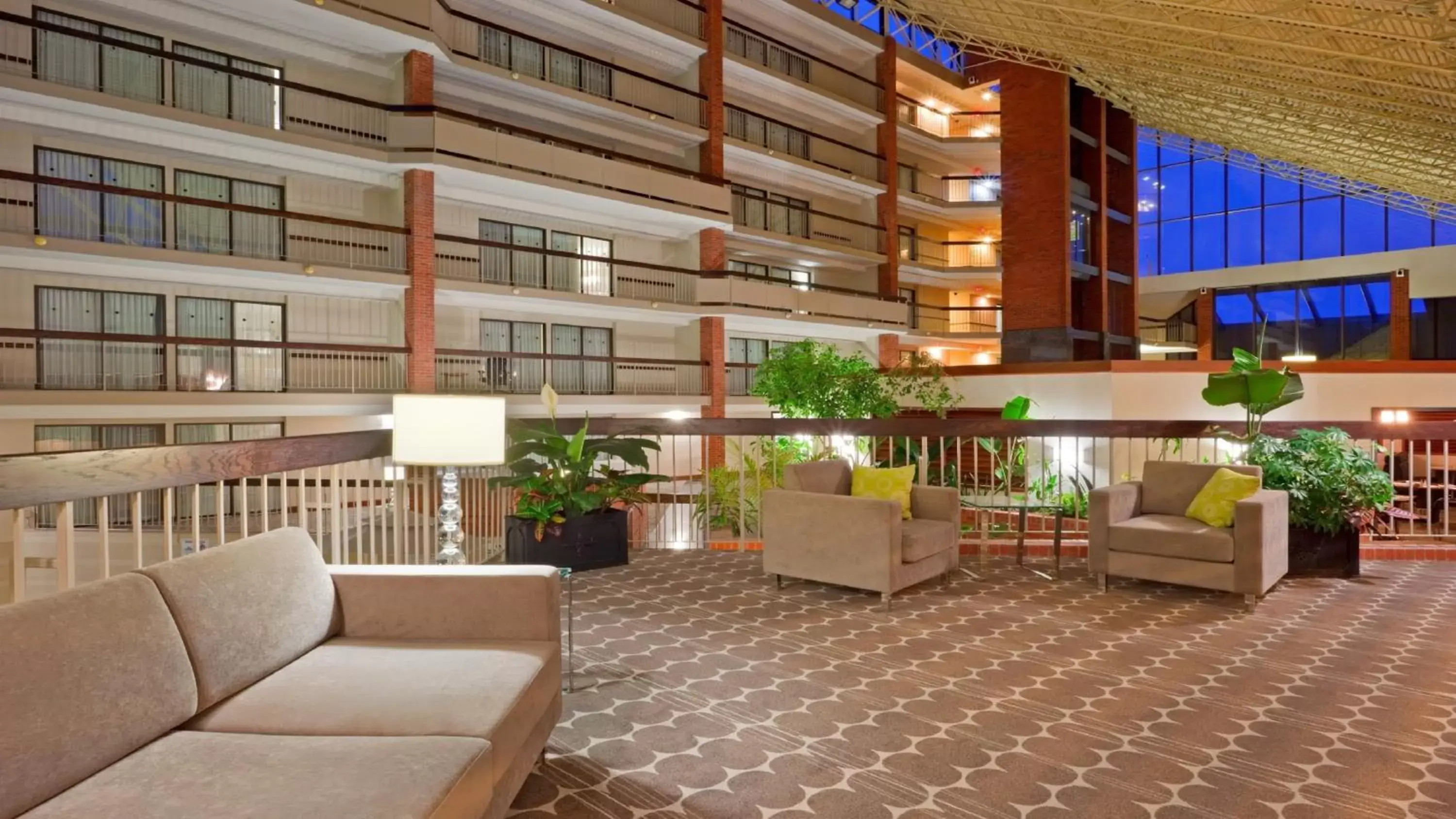 Property building, Seating Area in Holiday Inn Oakville Centre, an IHG Hotel