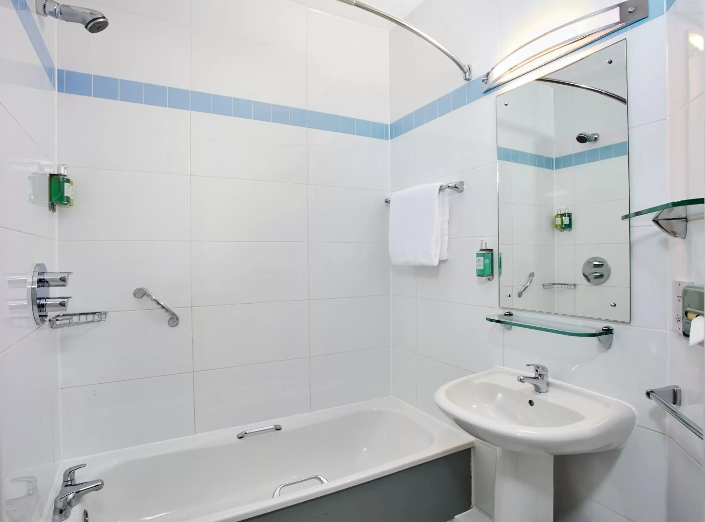 Bathroom in Leonardo Hotel Newcastle - Formerly Jurys Inn