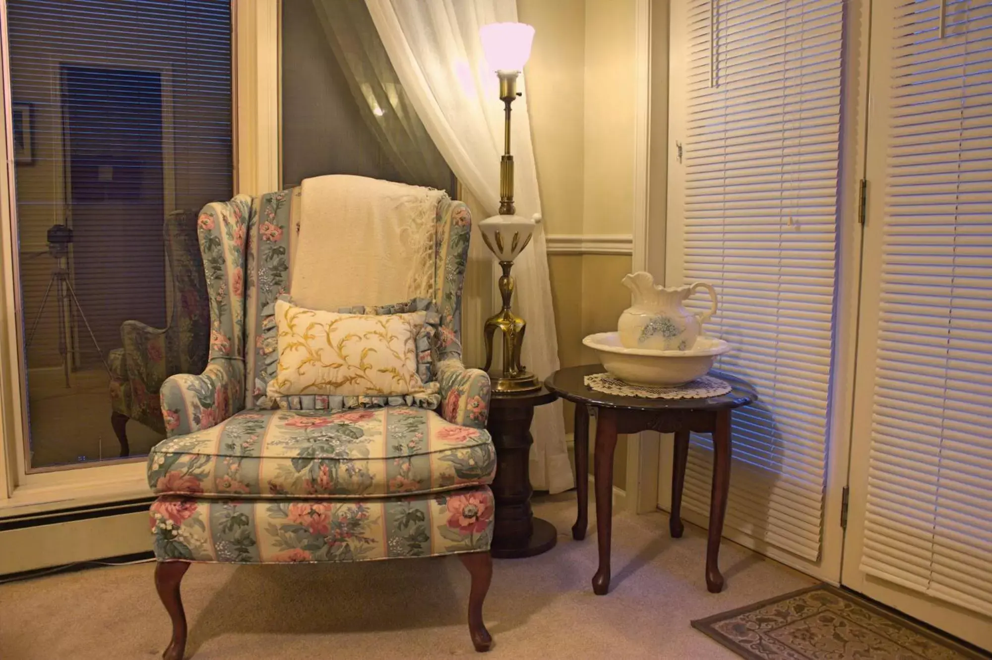 Seating Area in Black Bear Manor