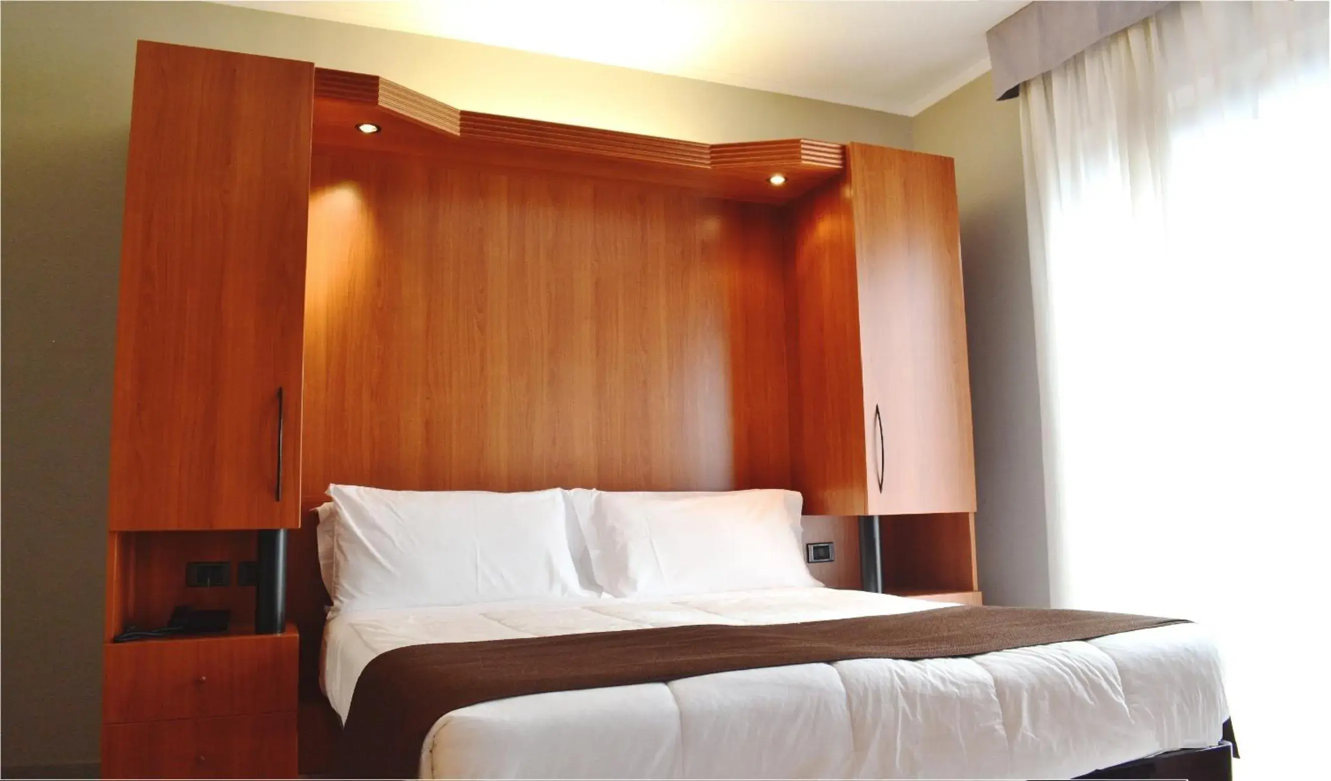 Bed in Hotel Colonne - Alihotels