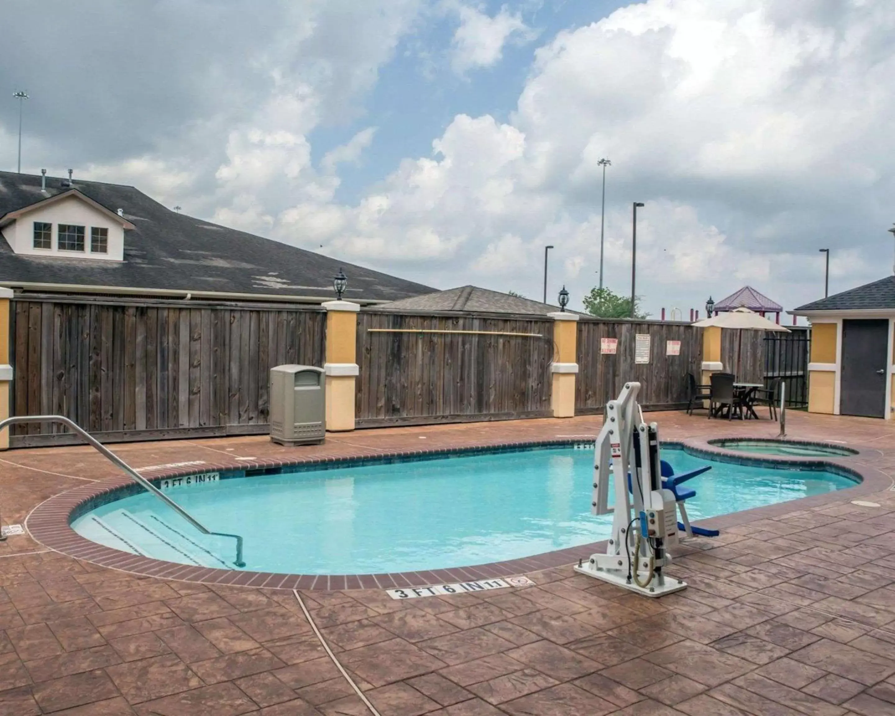 On site, Swimming Pool in Sleep Inn & Suites Pearland - Houston South