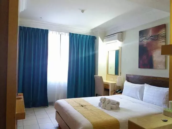 Photo of the whole room, Bed in Fratini's Hotel Labuan