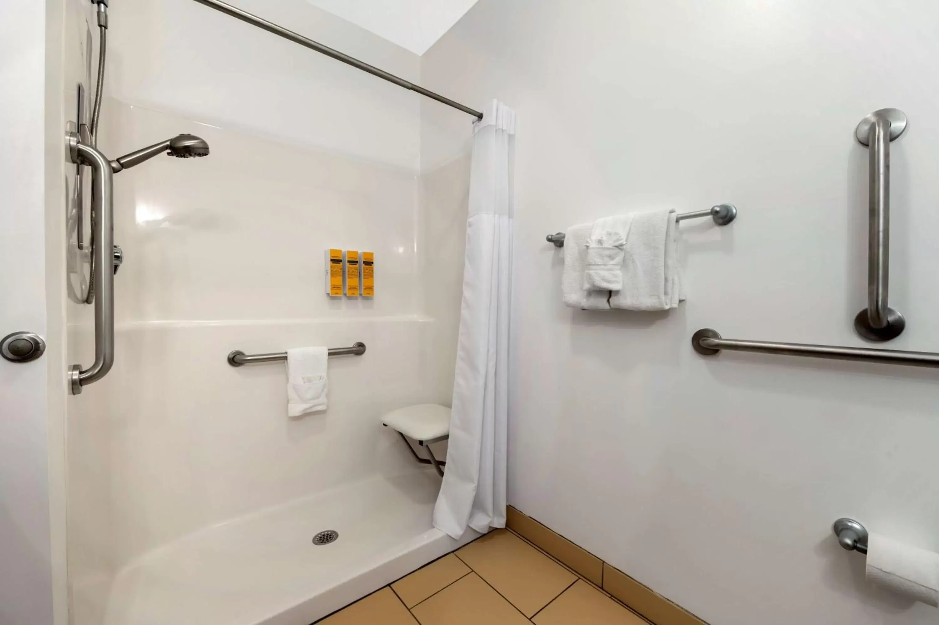 Bathroom in Best Western Plus Covered Bridge Inn