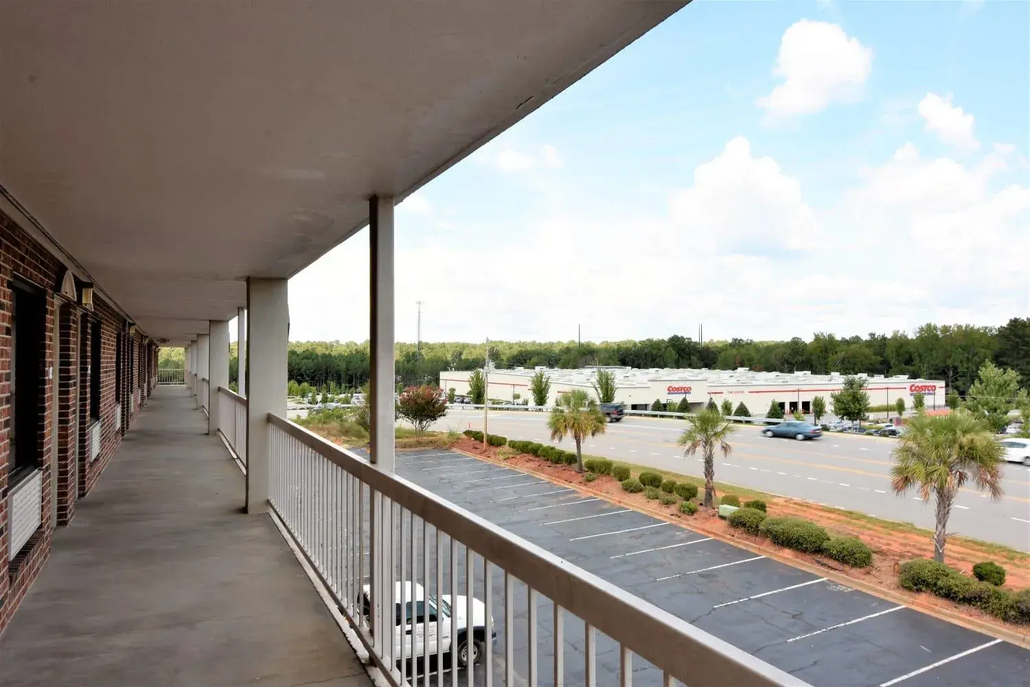 Property building in Suburban Studios Columbia - Harbison Property building in Suburban Studios Columbia - Harbison