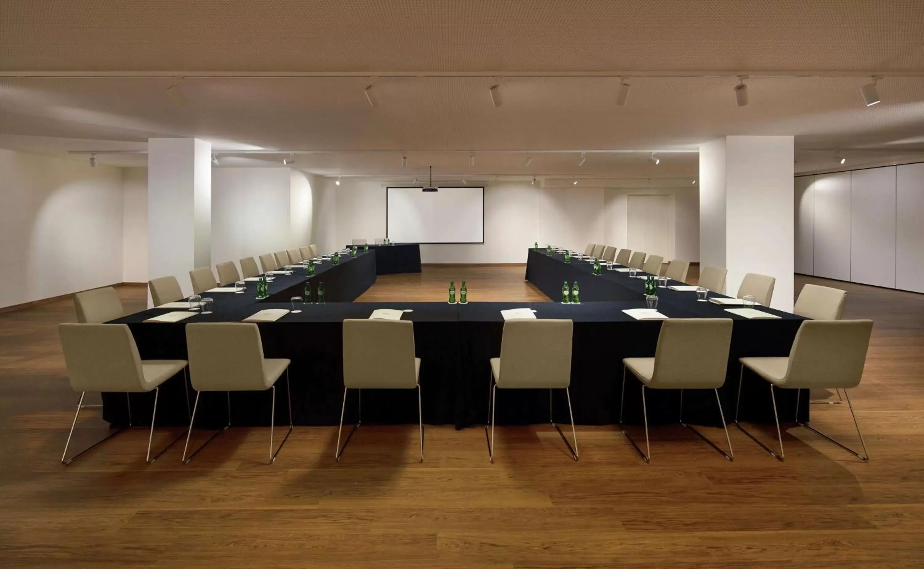 Meeting/conference room in Boeira Garden Hotel Porto Gaia, Curio Collection by Hilton