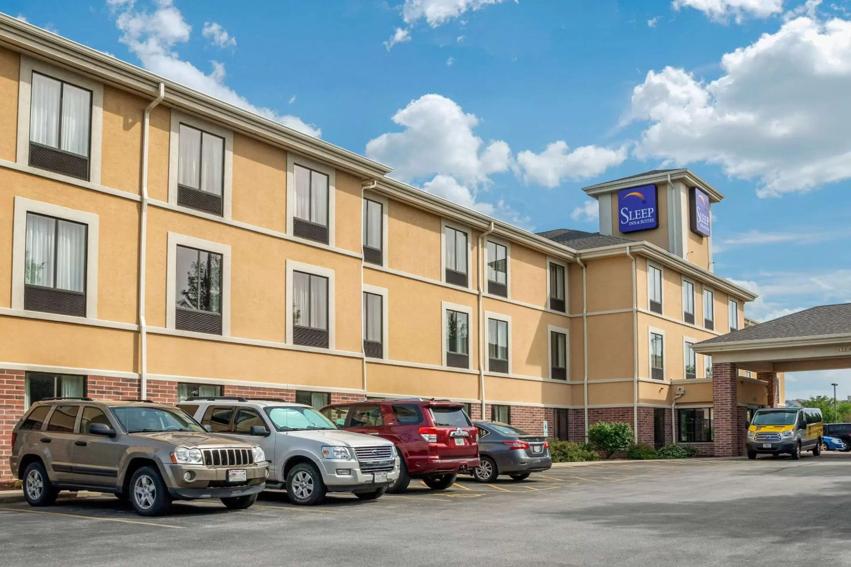 Property Building in Sleep Inn & Suites Airport Milwaukee