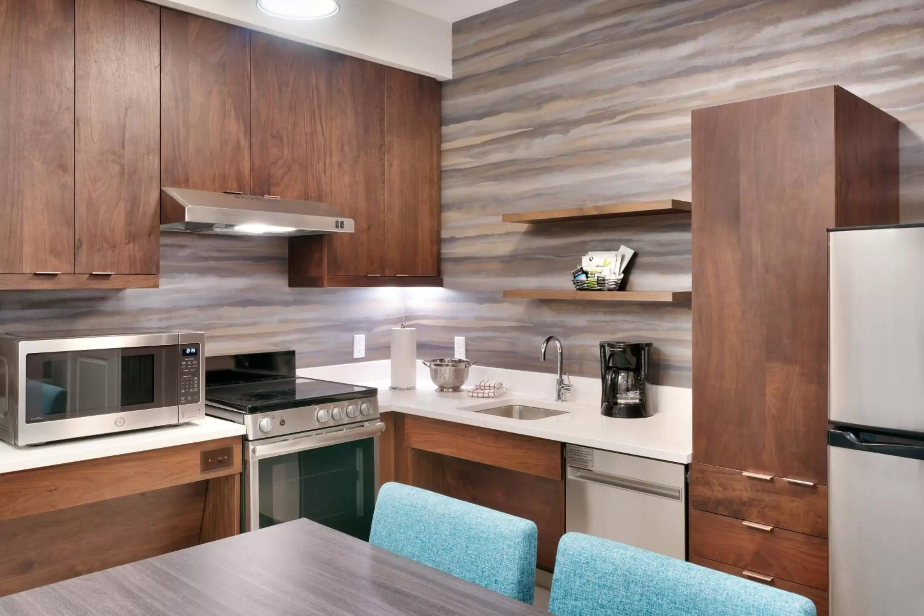 Kitchen or kitchenette, Kitchen/Kitchenette in Residence Inn by Marriott Phoenix West/Avondale