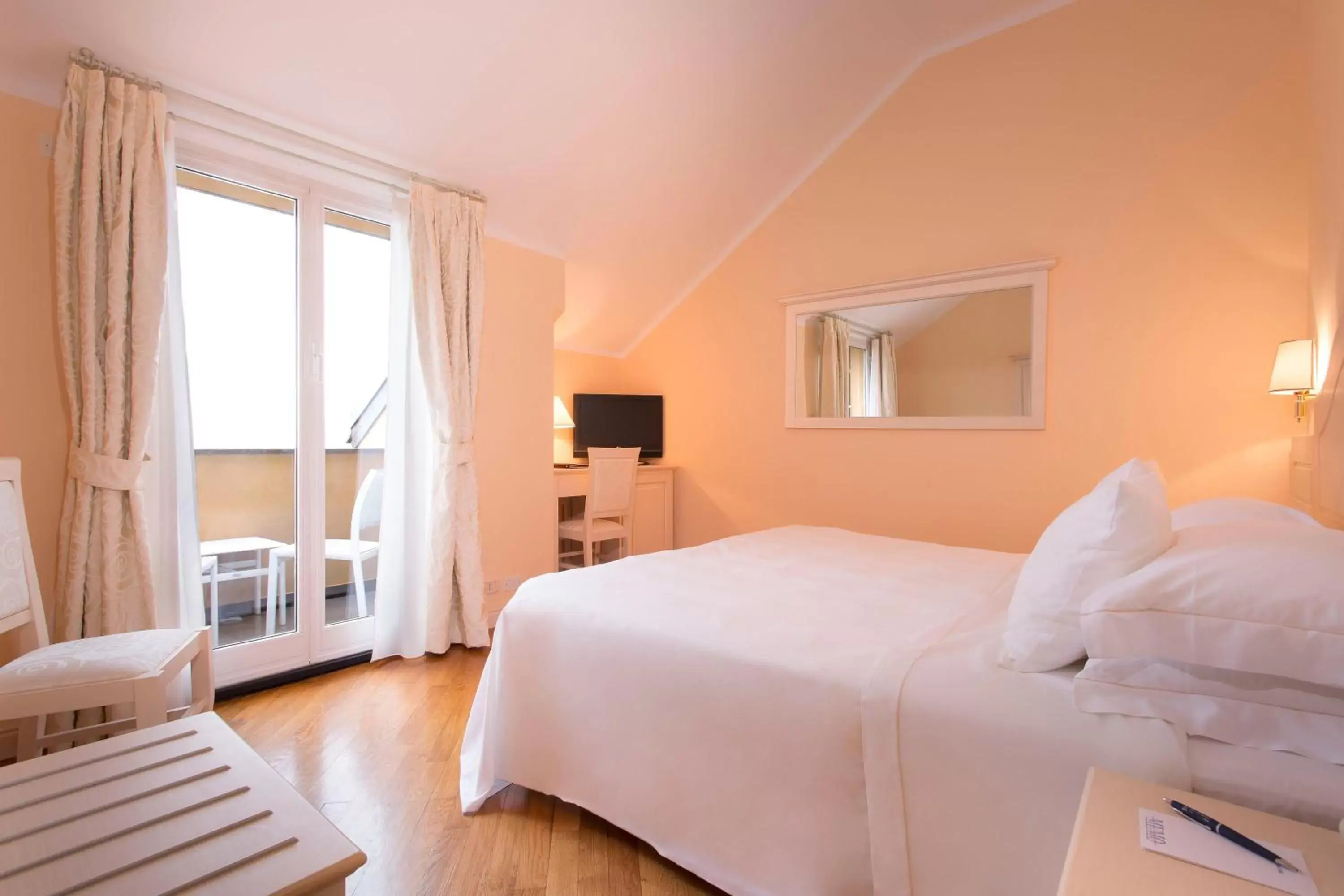 Bed, Room Photo in Hotel Cenobio Dei Dogi