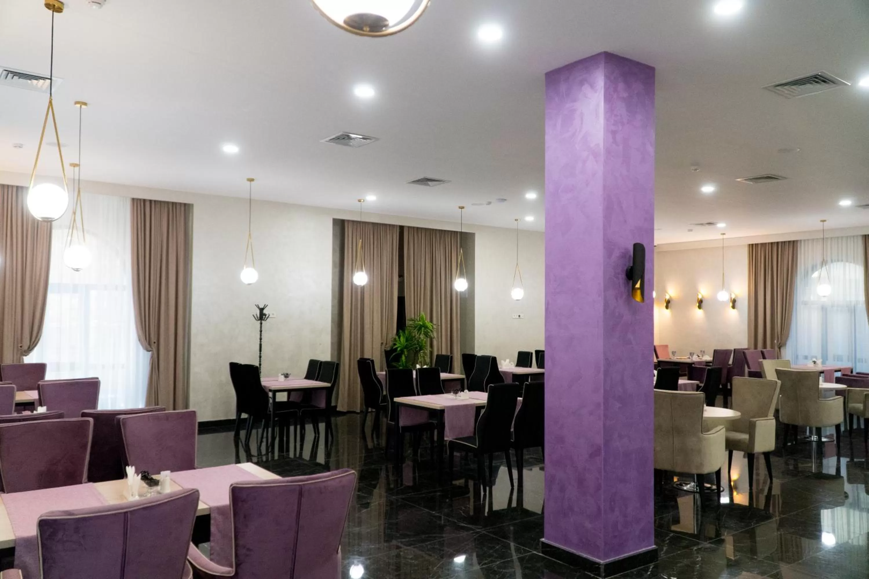 Restaurant/places to eat in East Palace Hotel