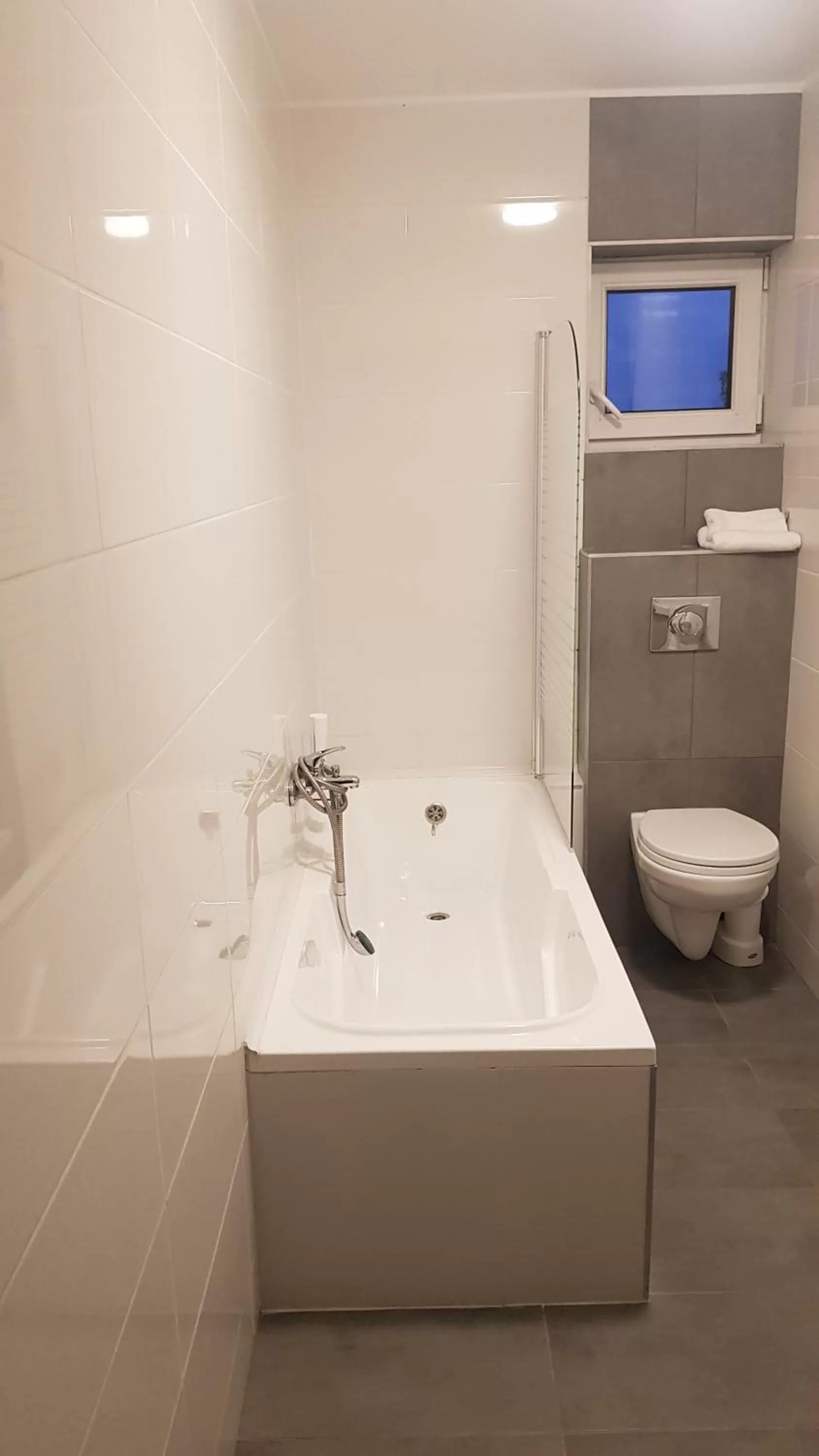 Bathroom in HBH Bajor Sörház, Étterem és Panzió