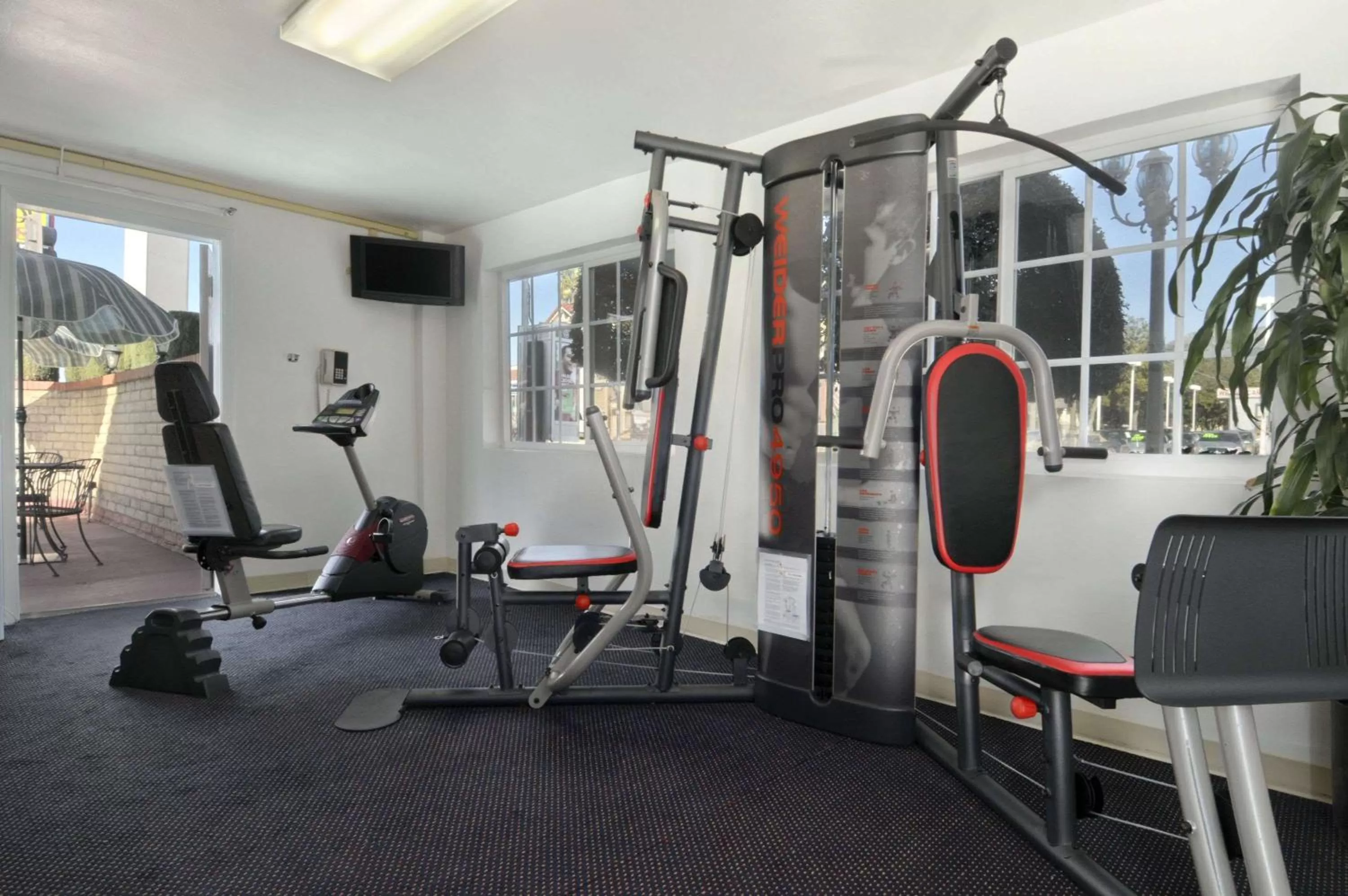 Fitness centre/facilities in Ramada by Wyndham Pasadena
