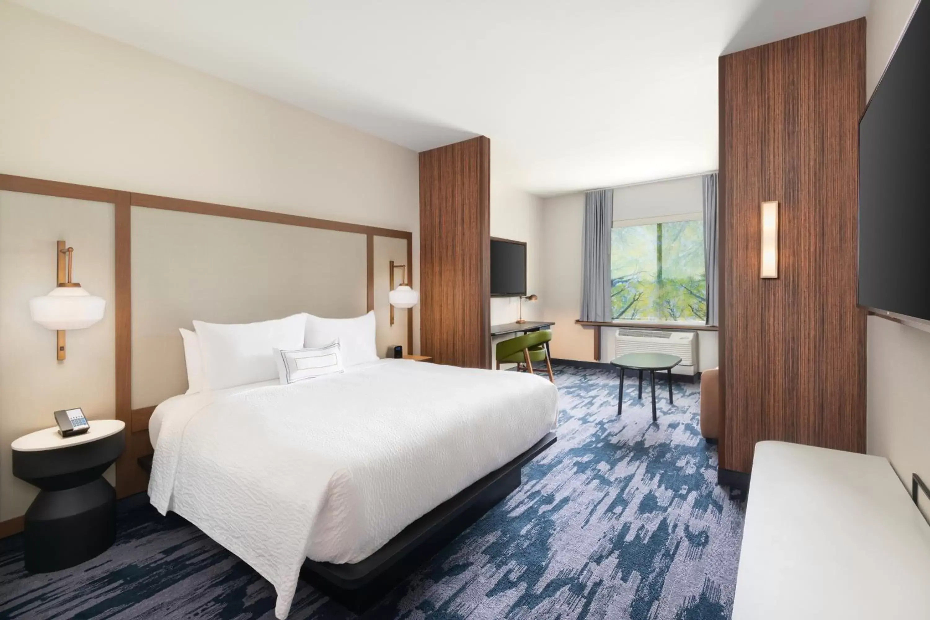 Bed in Fairfield Inn & Suites by Marriott Lexington East/I-75
