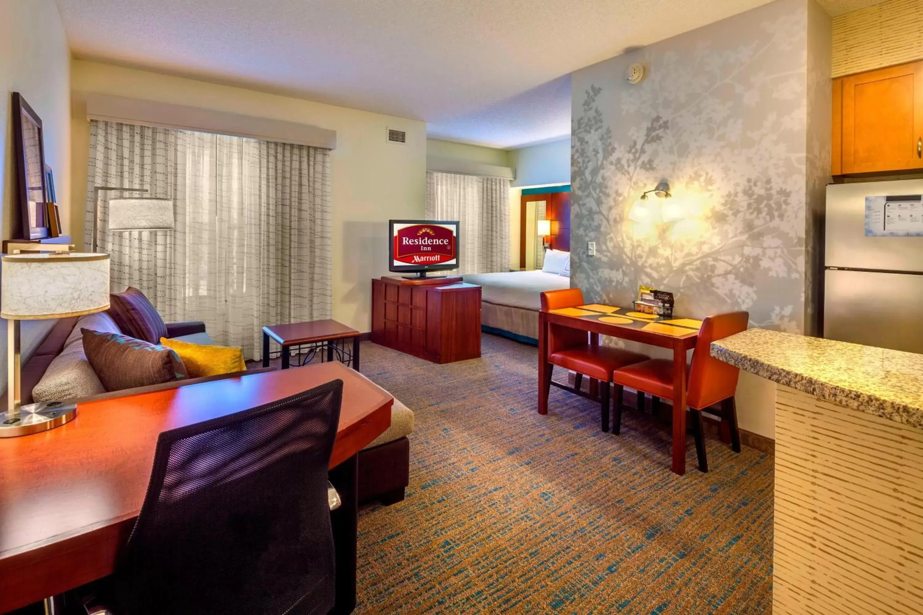 Photo of the whole room, Seating Area in Residence Inn Ocala