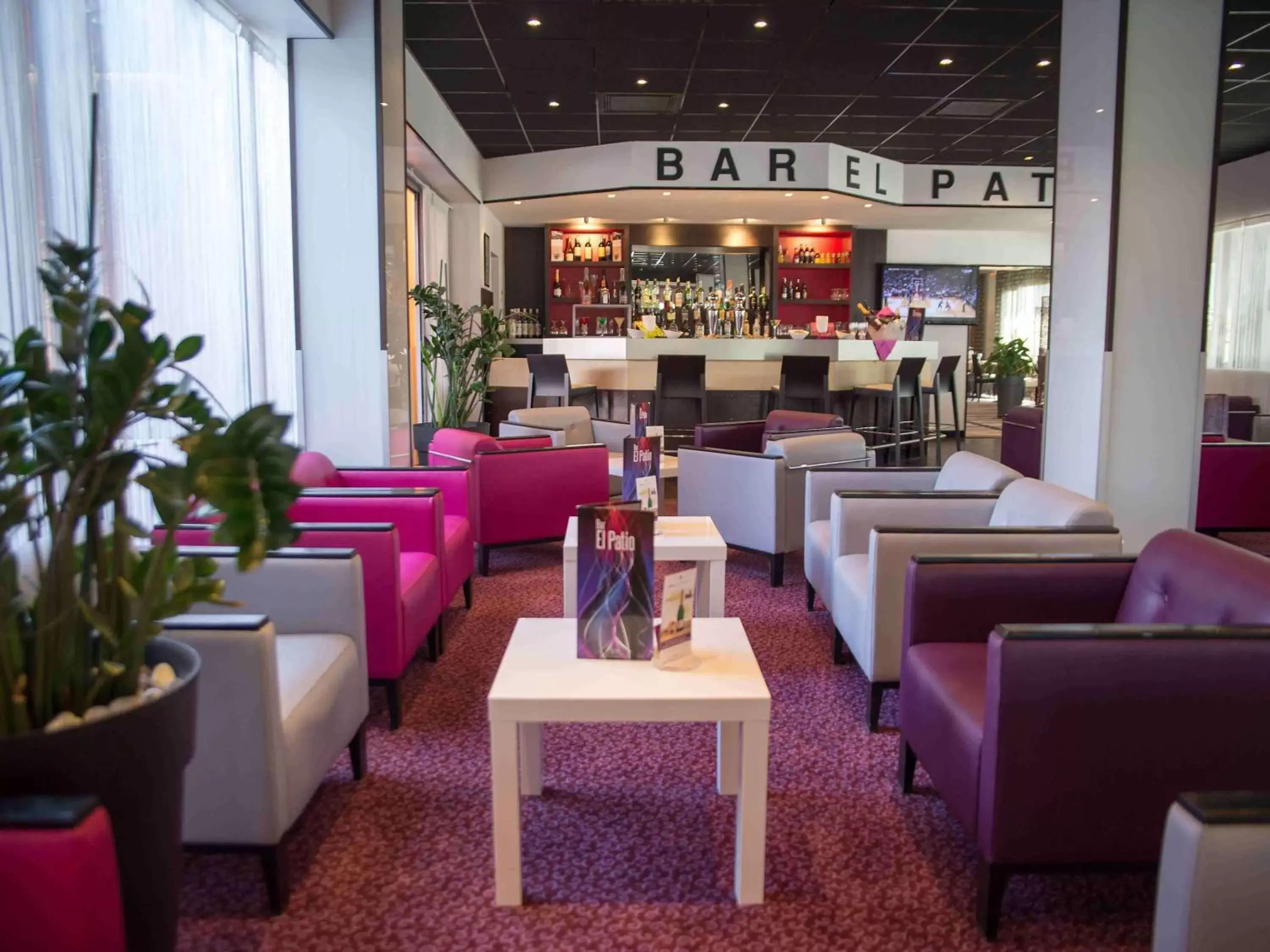 Lounge or bar, Lounge/Bar in Hotel Mercure Angers Lac De Maine