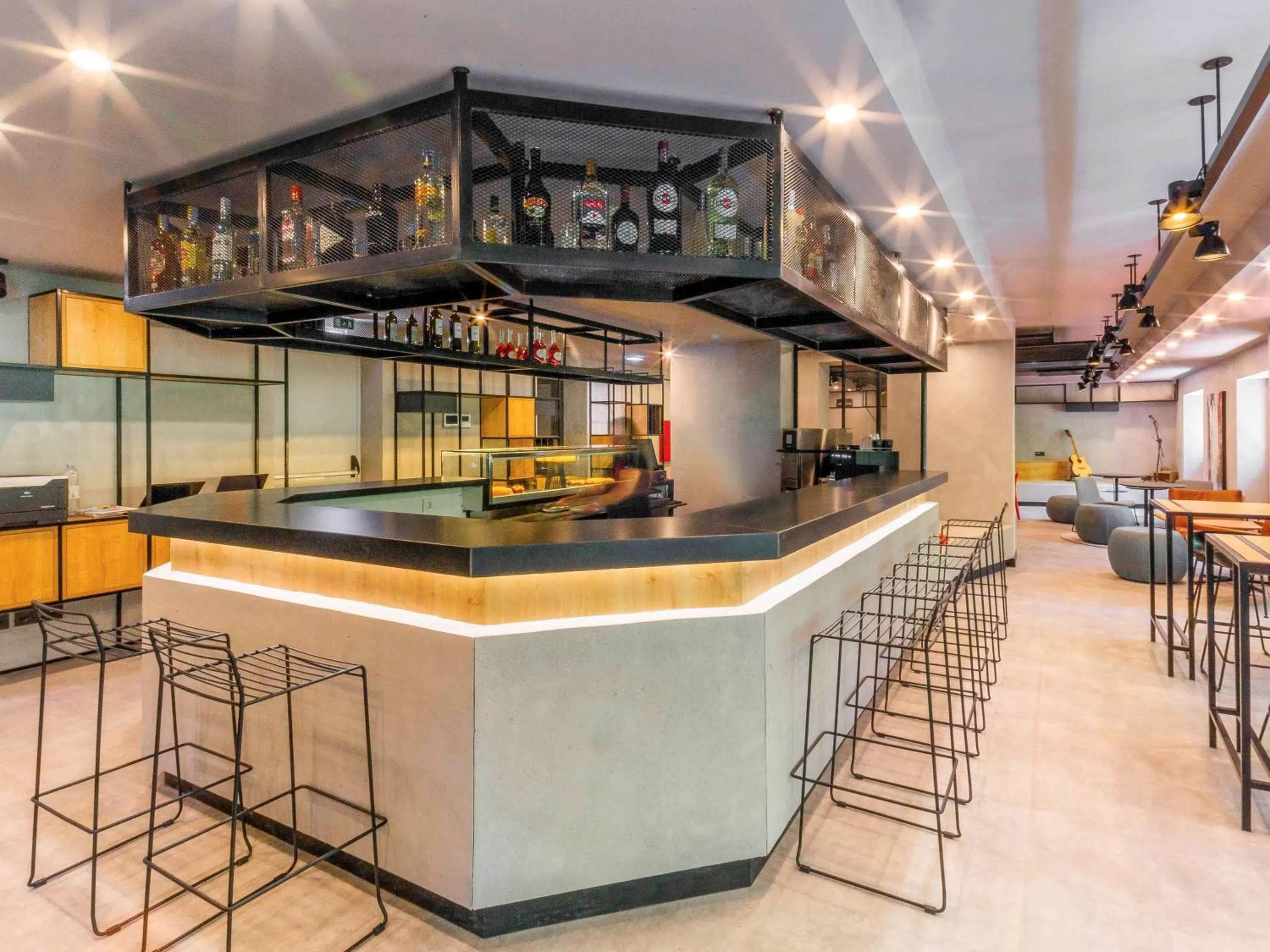 Lounge or bar in ibis Porto Centro Mercado Bolhao