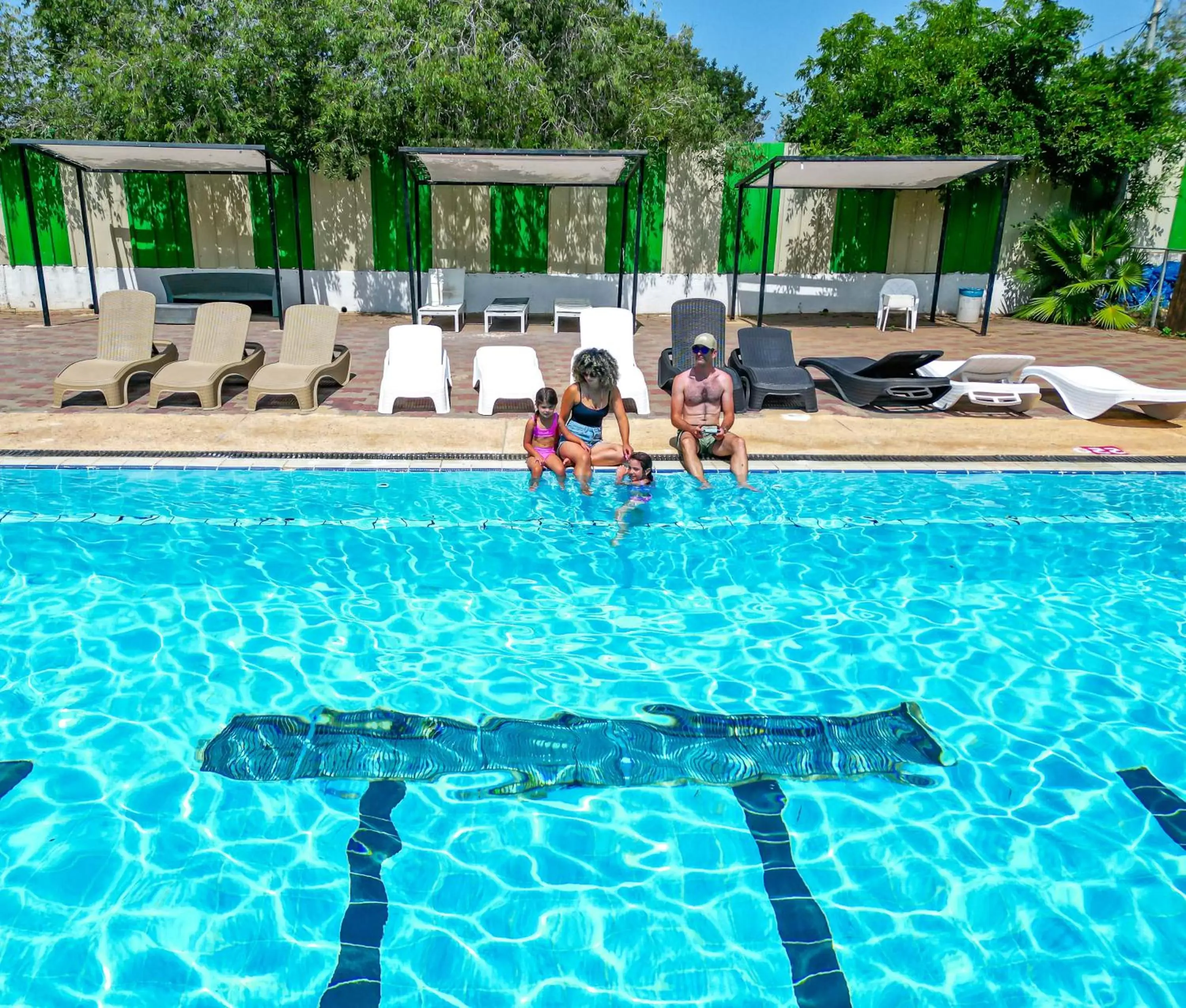 Swimming Pool in Eden Inn