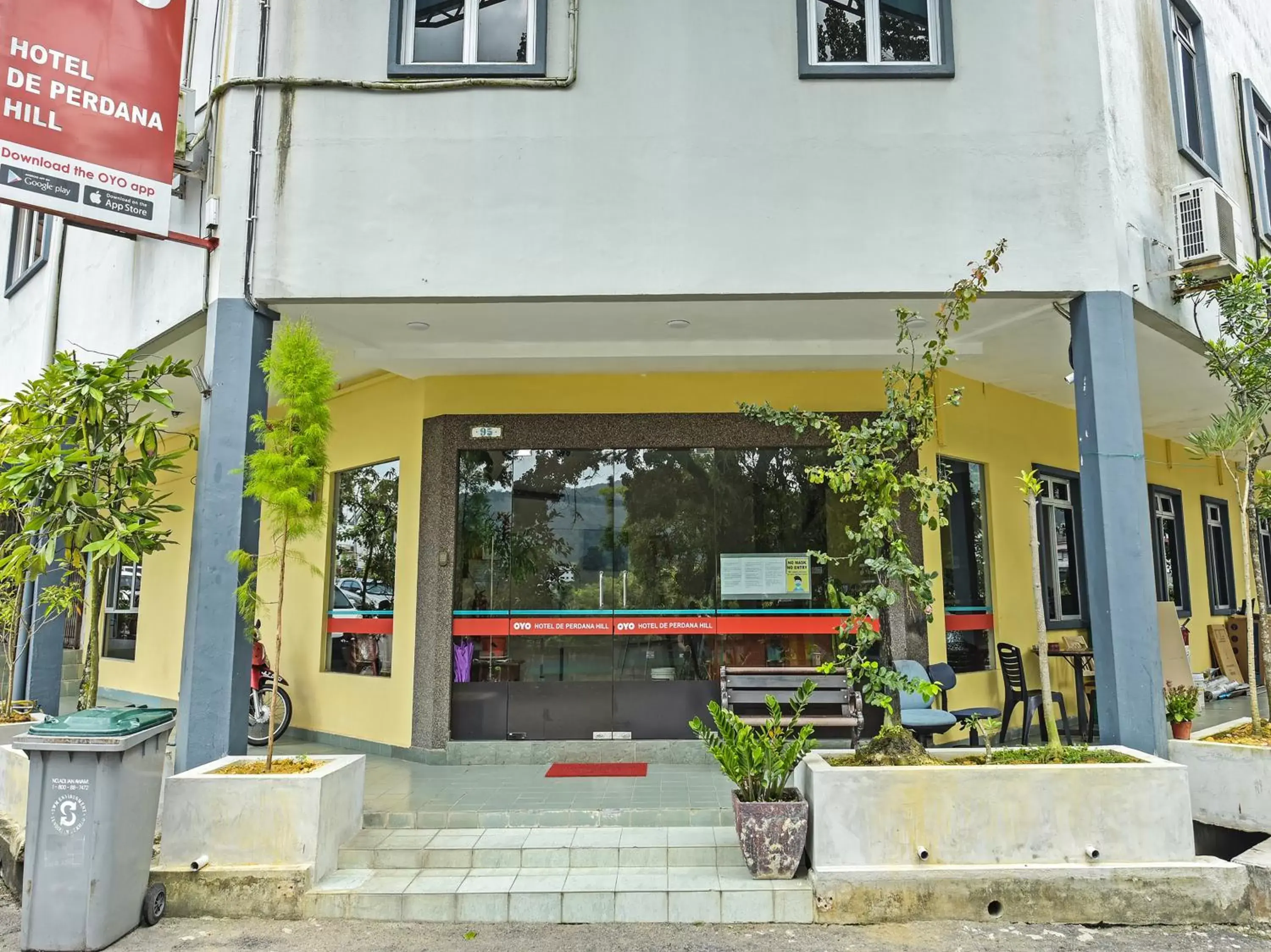 Facade/entrance in OYO 44036 Hotel De Perdana Hill