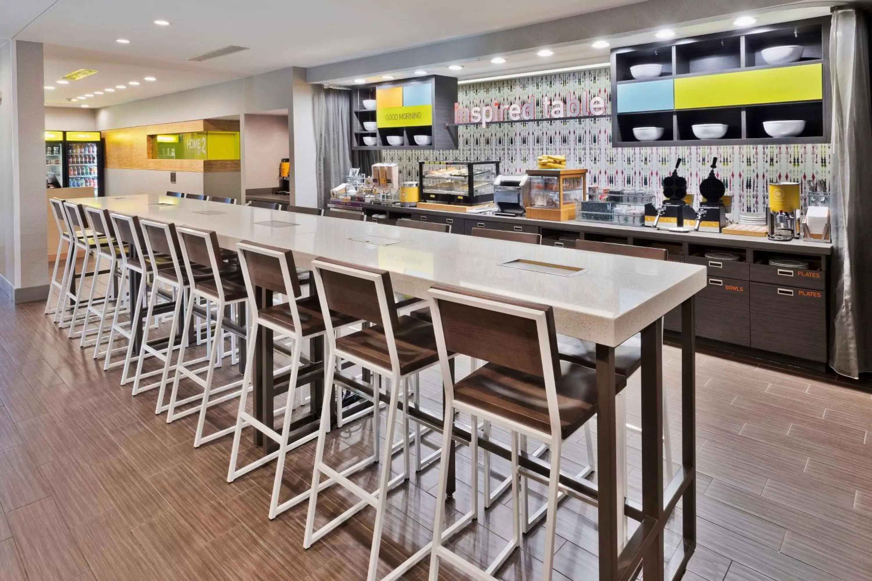 Breakfast, Lounge/Bar in Home2 Suites by Hilton Columbus