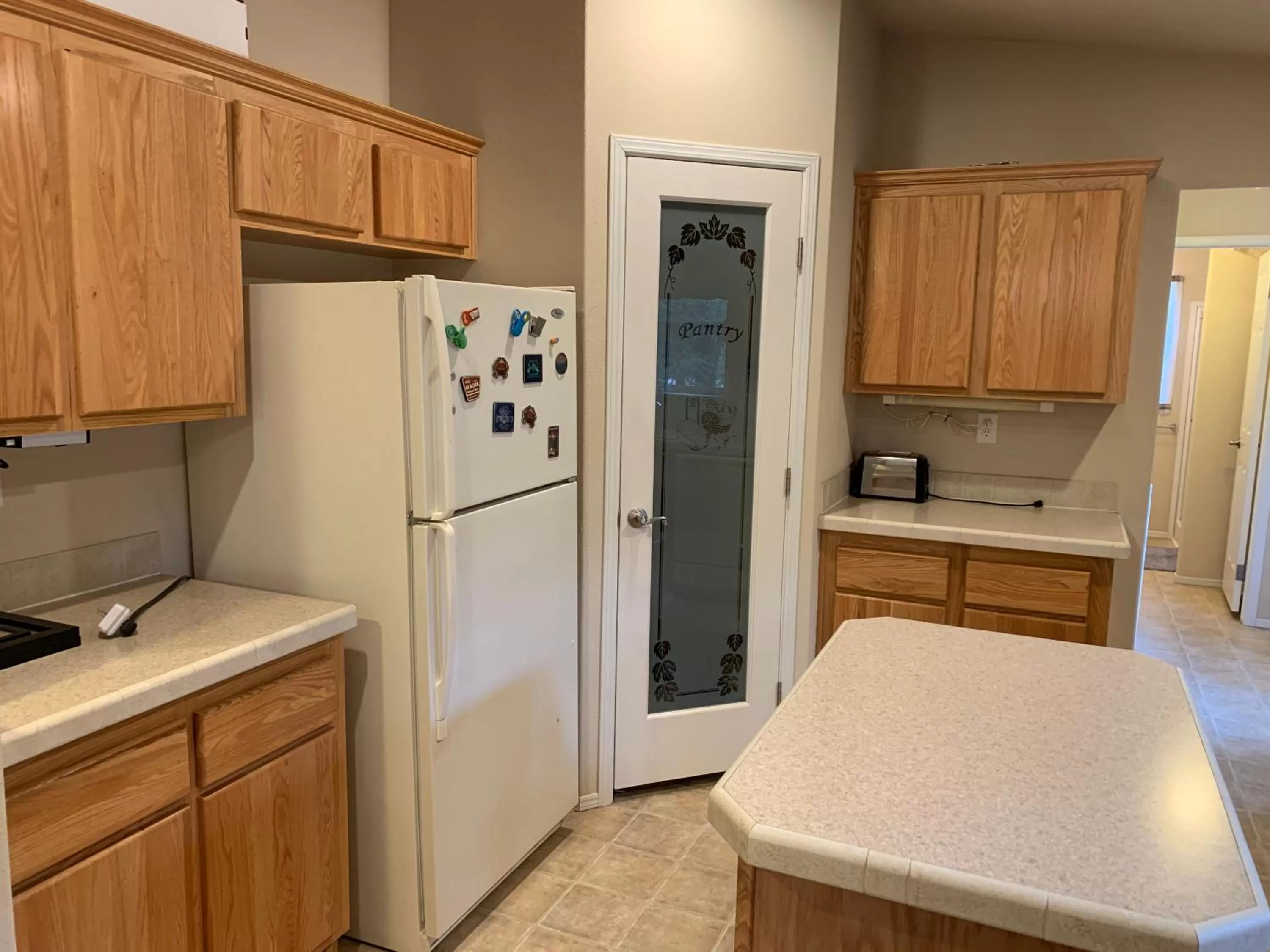 Kitchen or kitchenette, Kitchen/Kitchenette in Glacier Haven Inn