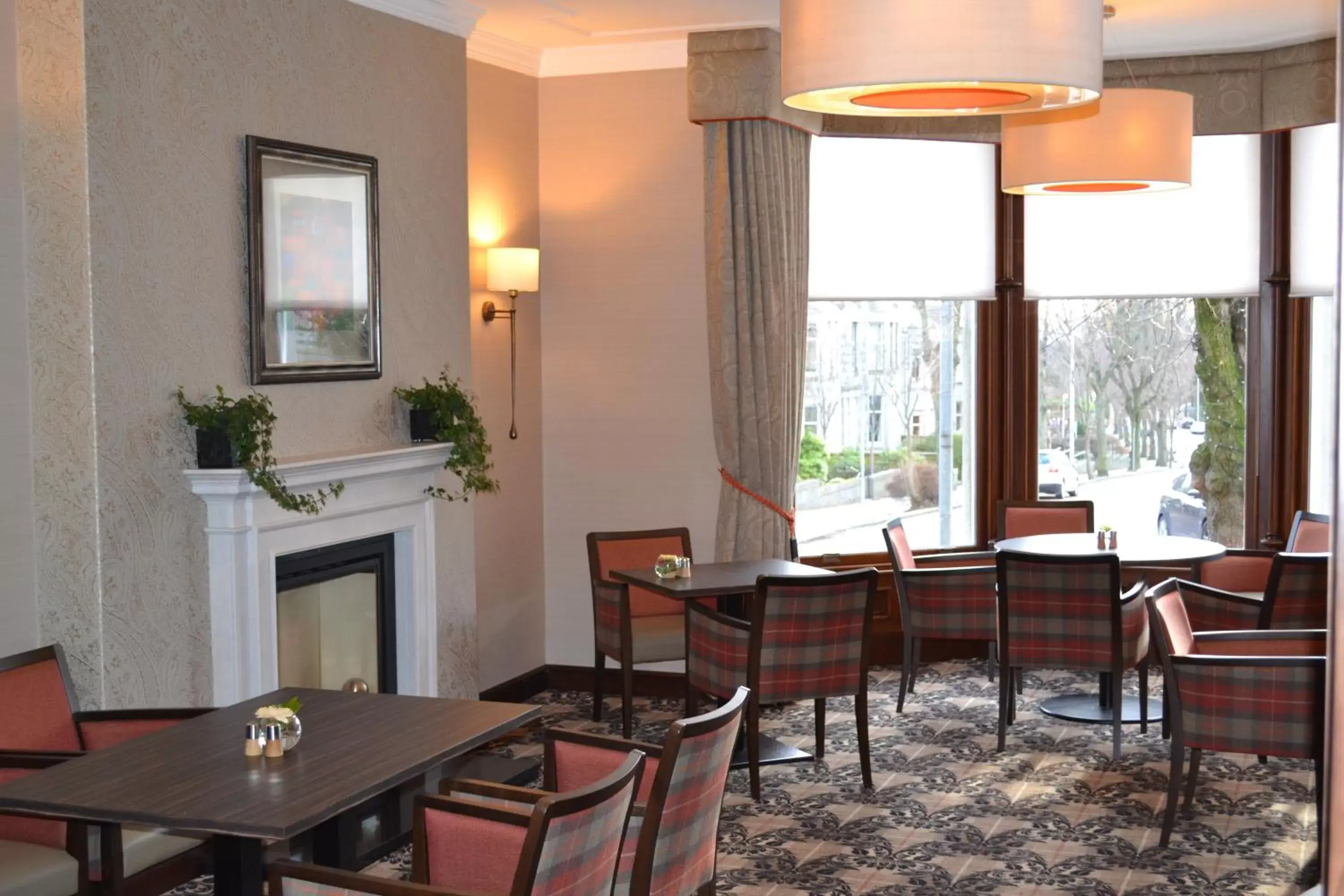 Lounge or bar, Restaurant/Places to Eat in Atholl Hotel