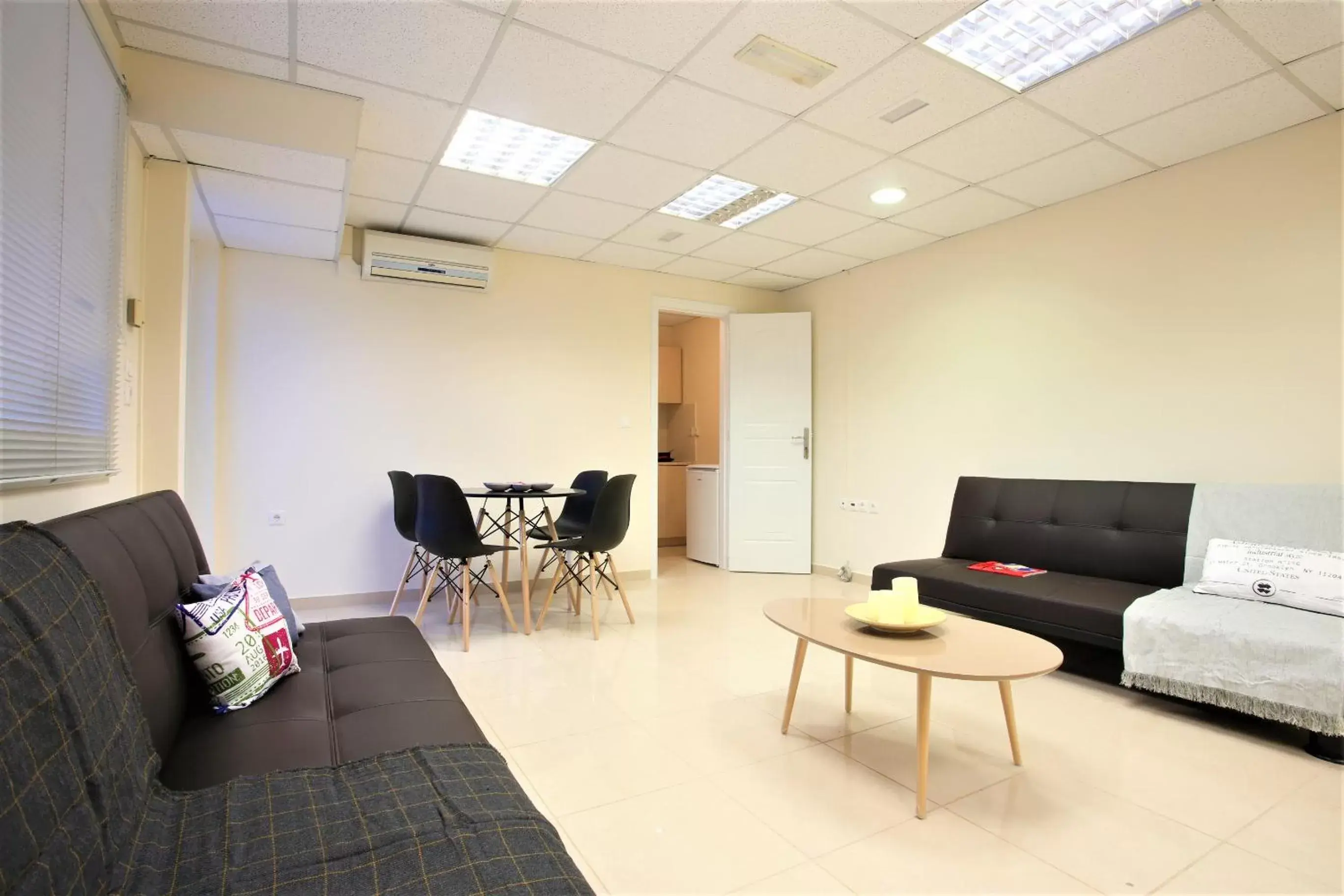 Living room, Seating Area in GK Airport Suites