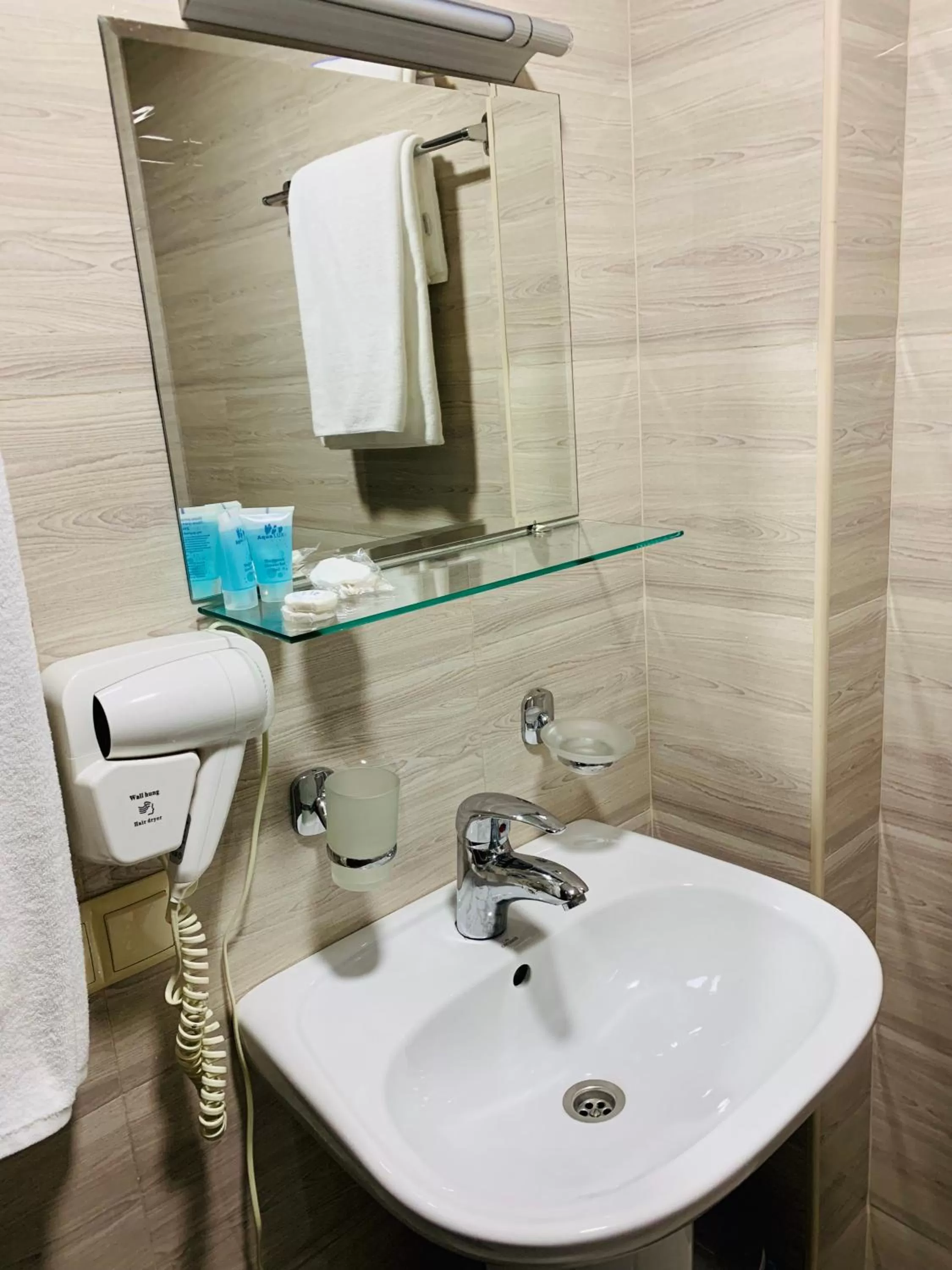 Bathroom in Hotel Gureli