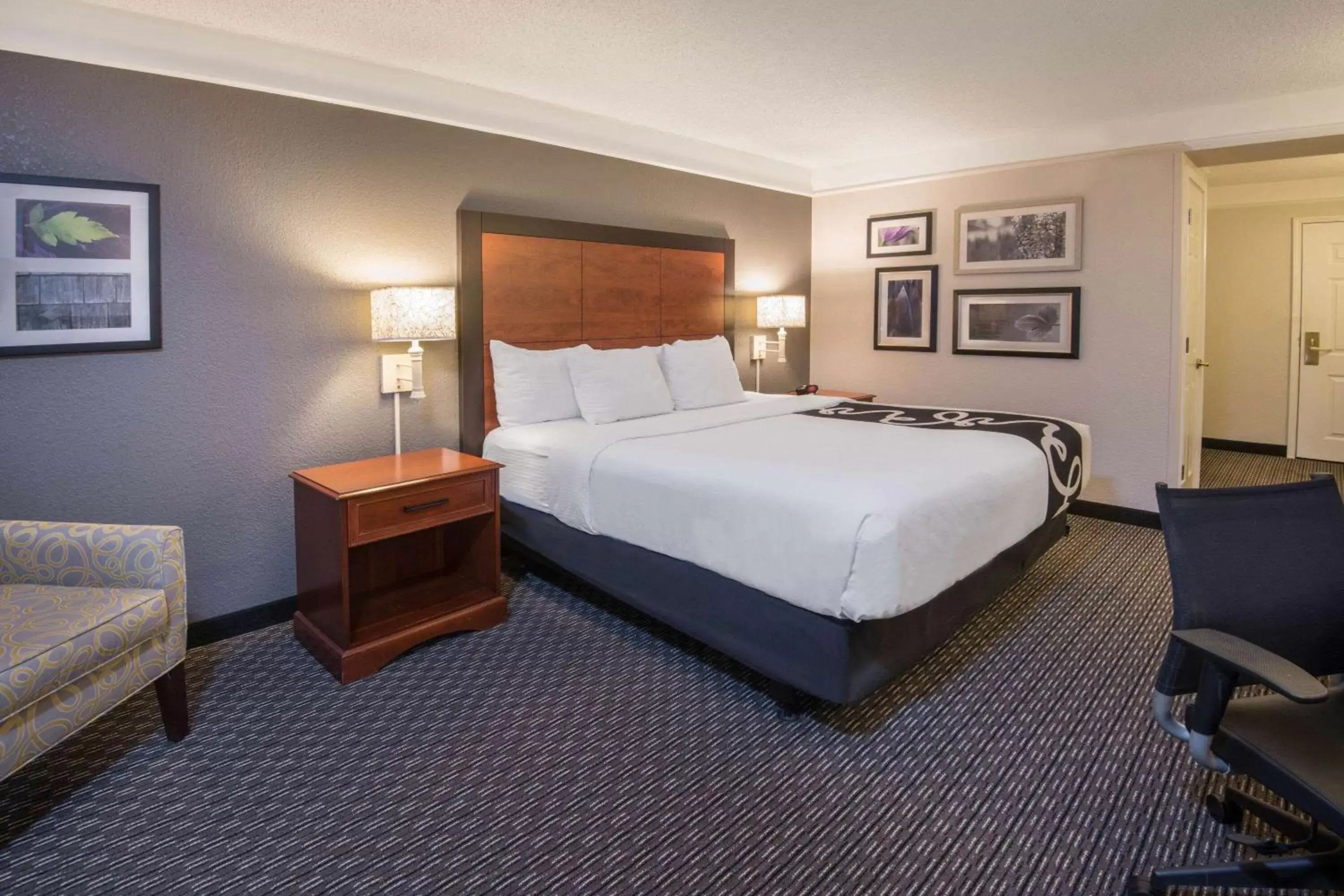 Photo of the whole room, Bed in La Quinta Inn & Suites by Wyndham San Antonio Riverwalk