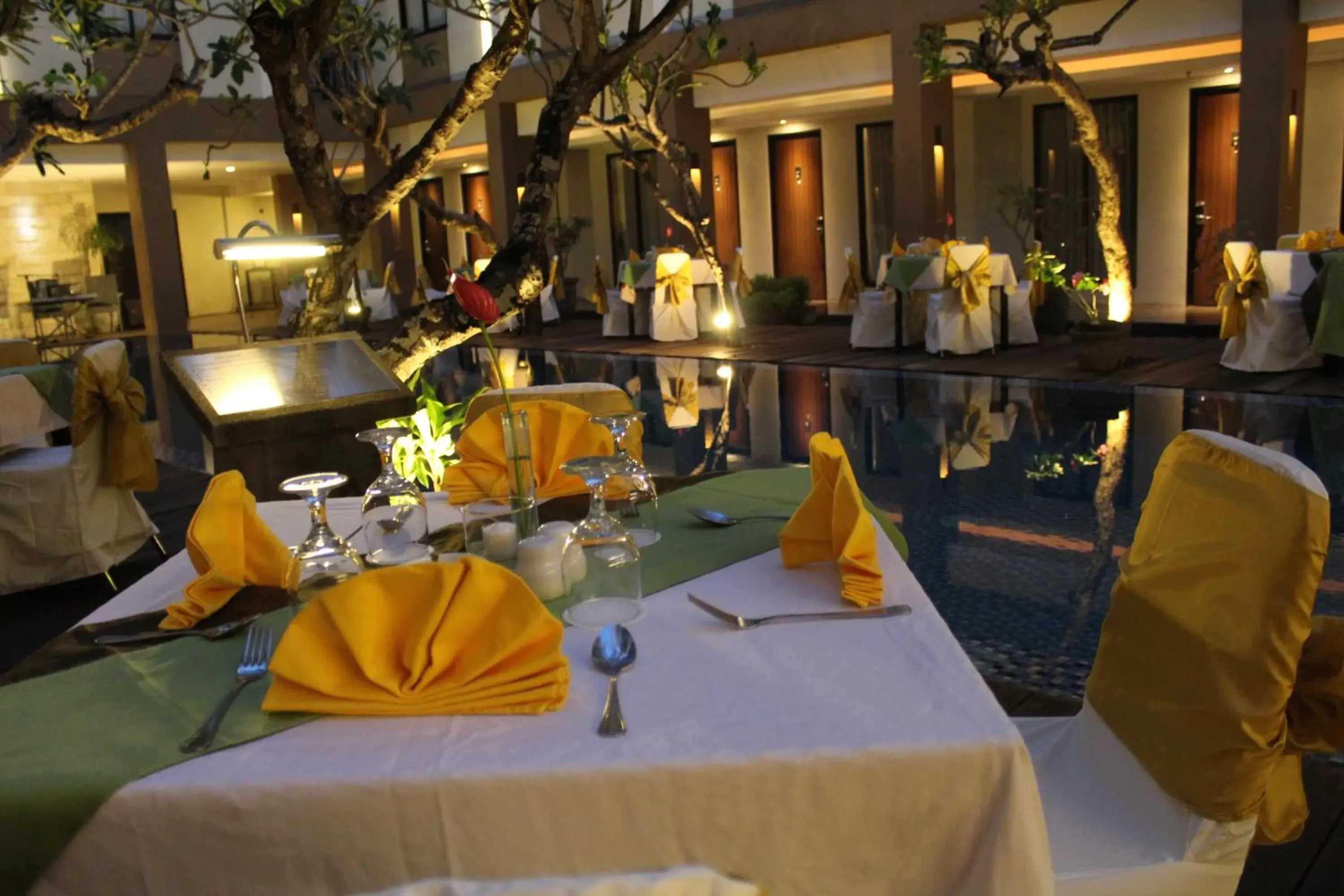 Restaurant/places to eat in Hotel Santika Kuta Restaurant/places to eat in Hotel Santika Kuta