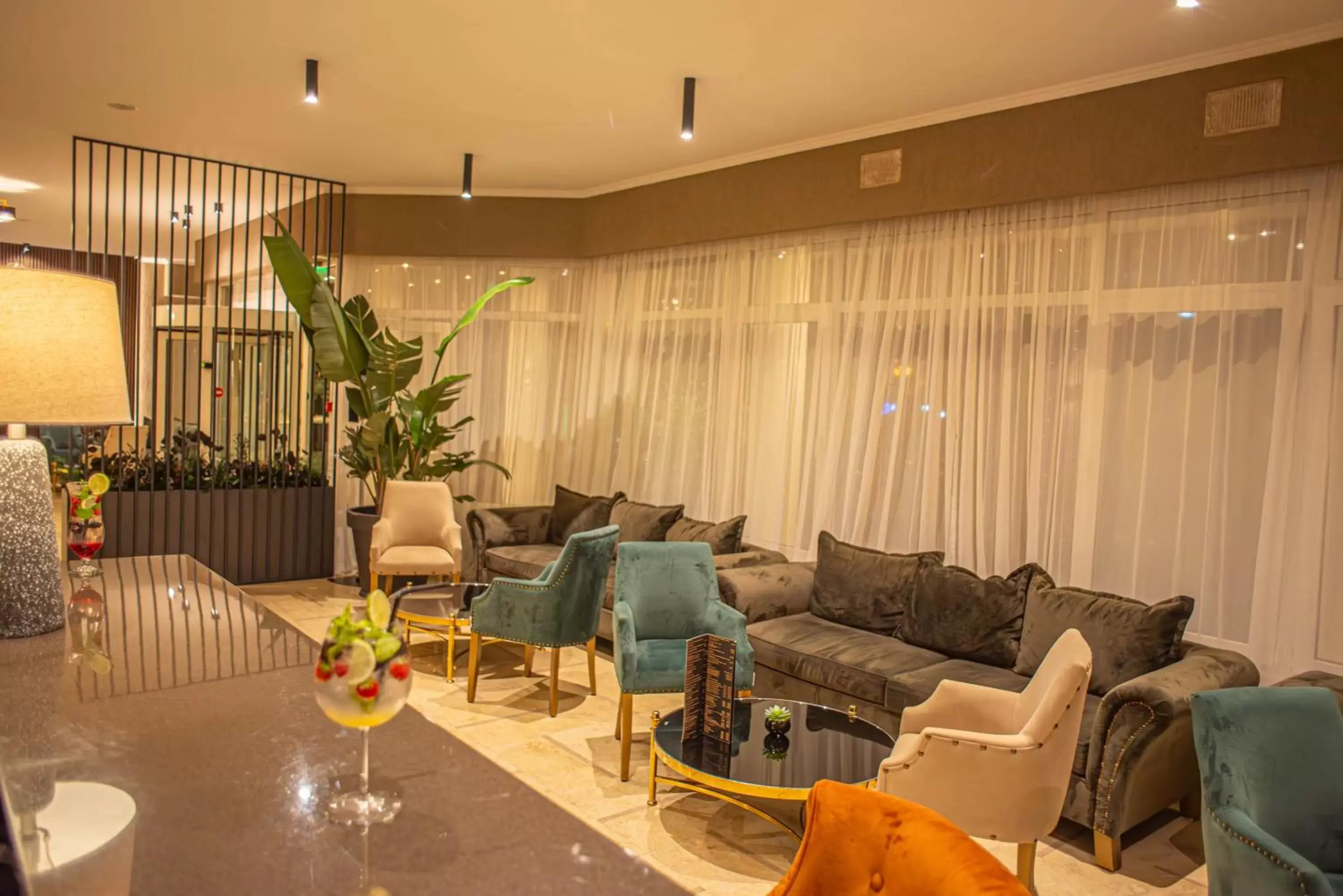 Lounge or bar, Seating Area in Hotel Carpathia