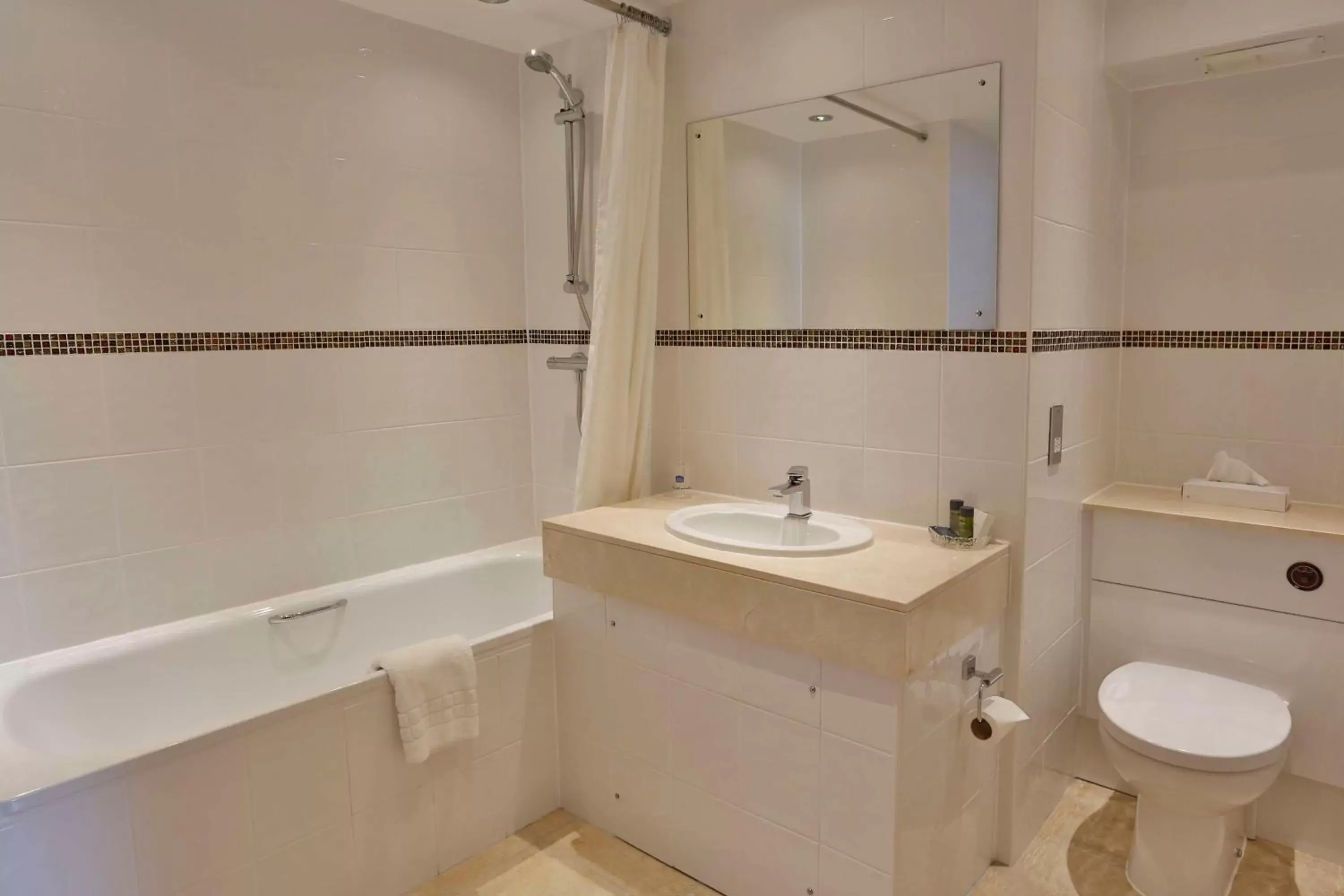 Bathroom in Best Western Heath Court Hotel