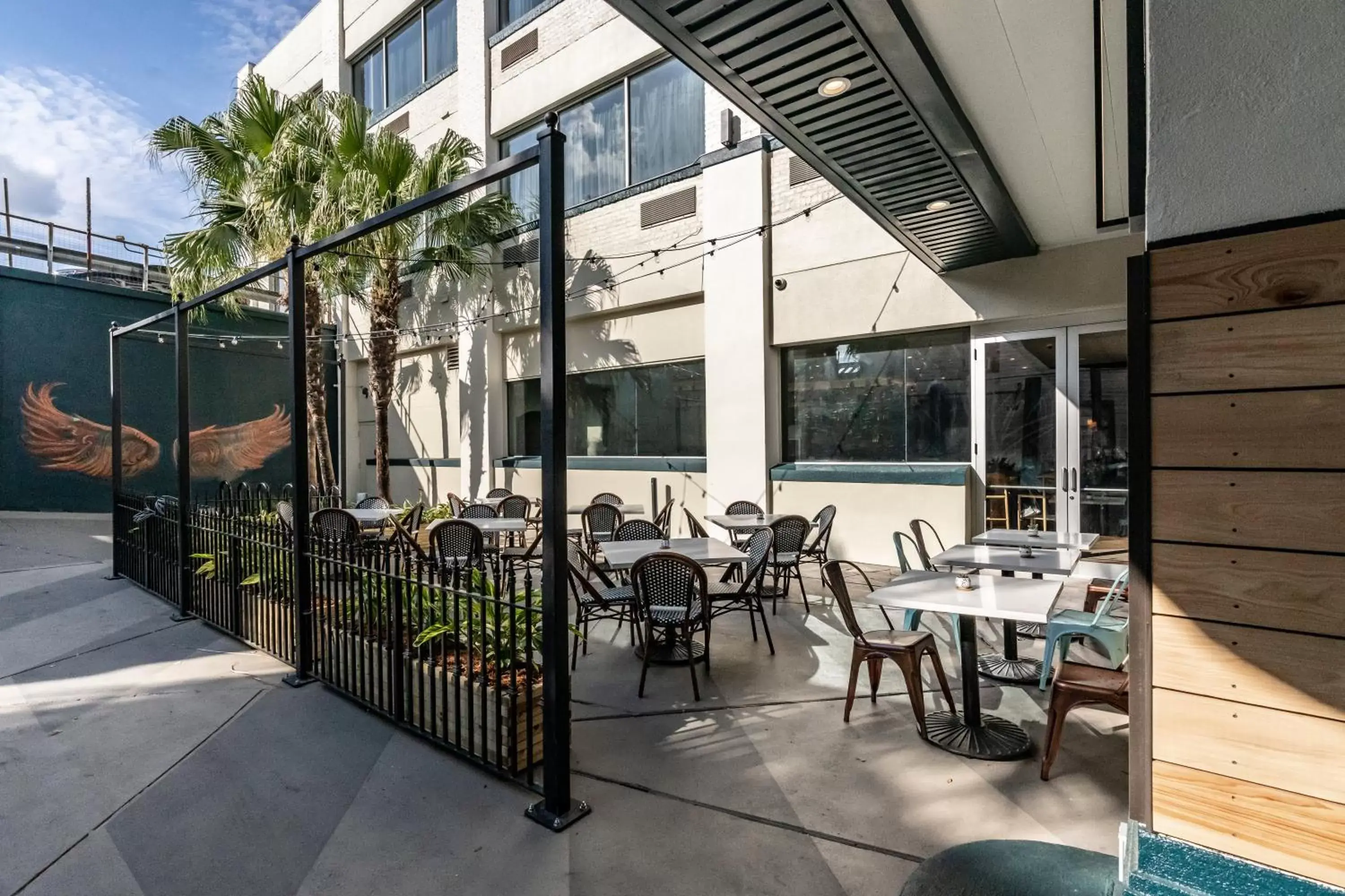 Patio in St Charles Coach House, Ascend Hotel Collection