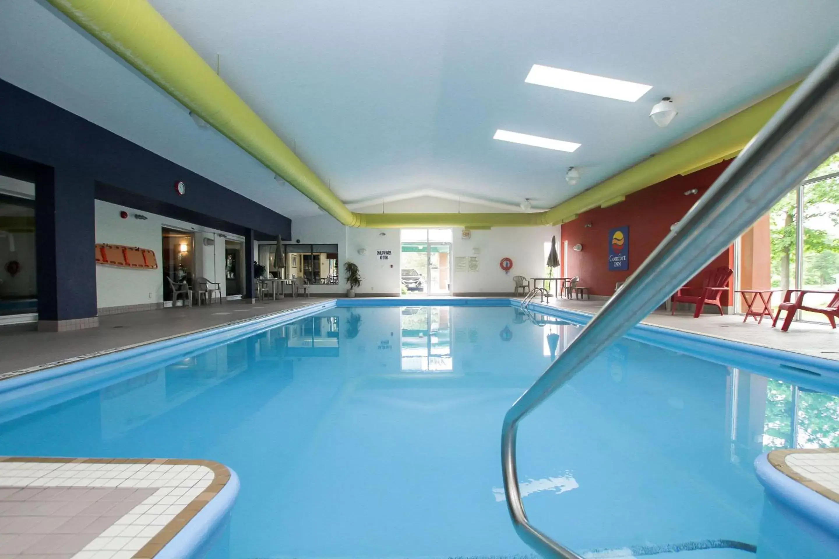 On site, Swimming Pool in Comfort Inn Cornwall