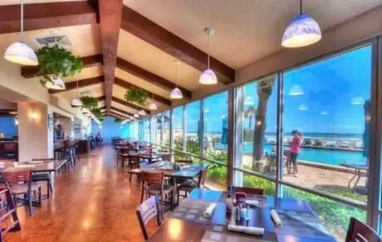 Restaurant/Places to Eat in Daytona Beach Resort 804