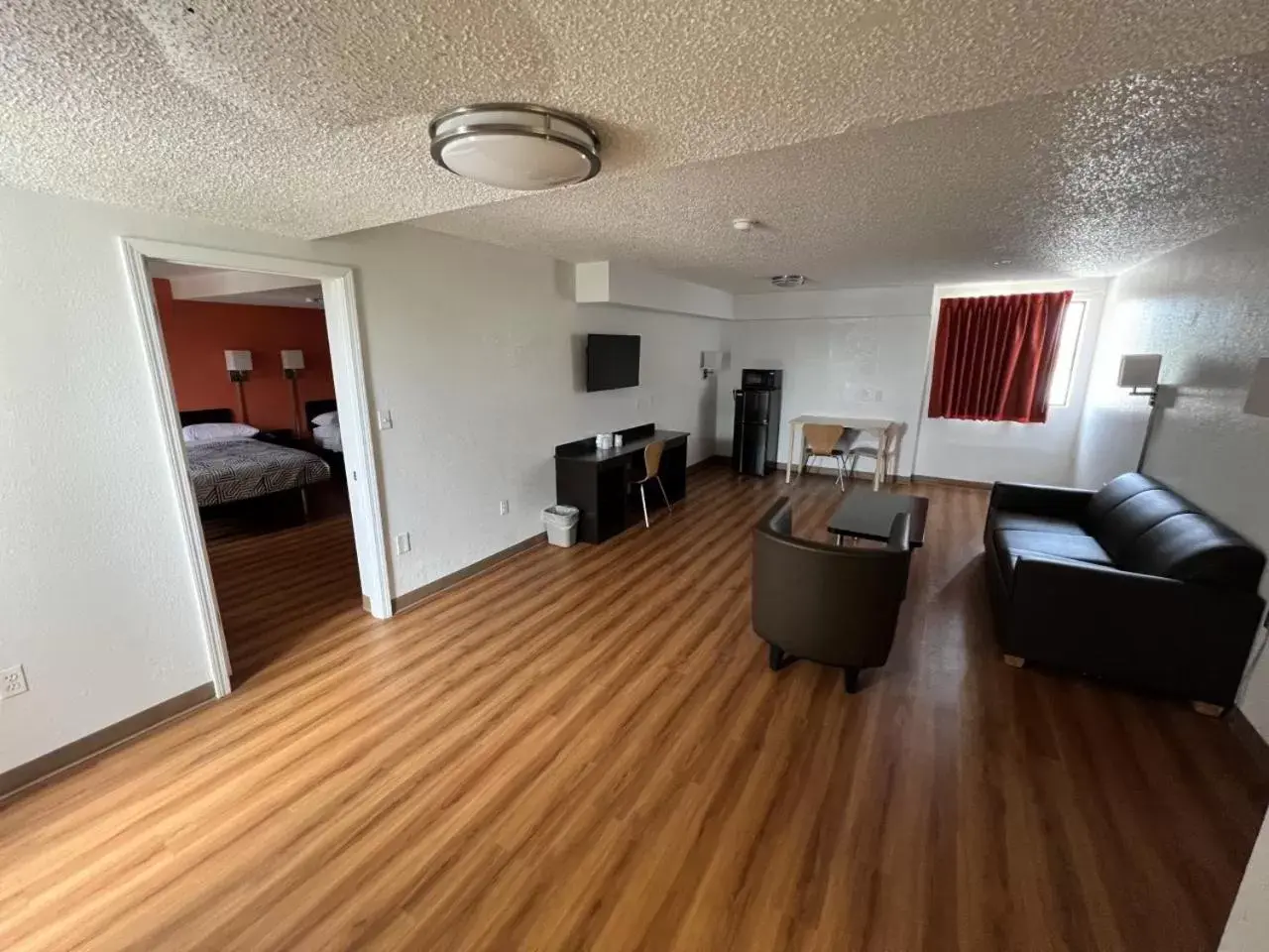 Living room, Seating Area in Motel 6-Council Bluffs, IA - Omaha East