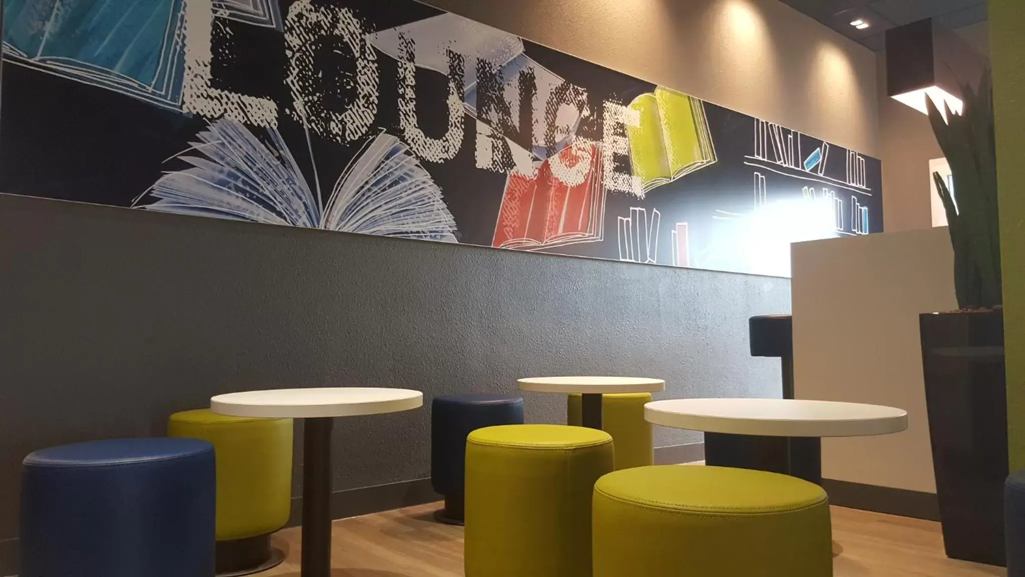 Lobby or reception, Lounge/Bar in ibis Budget Luxembourg Aeroport