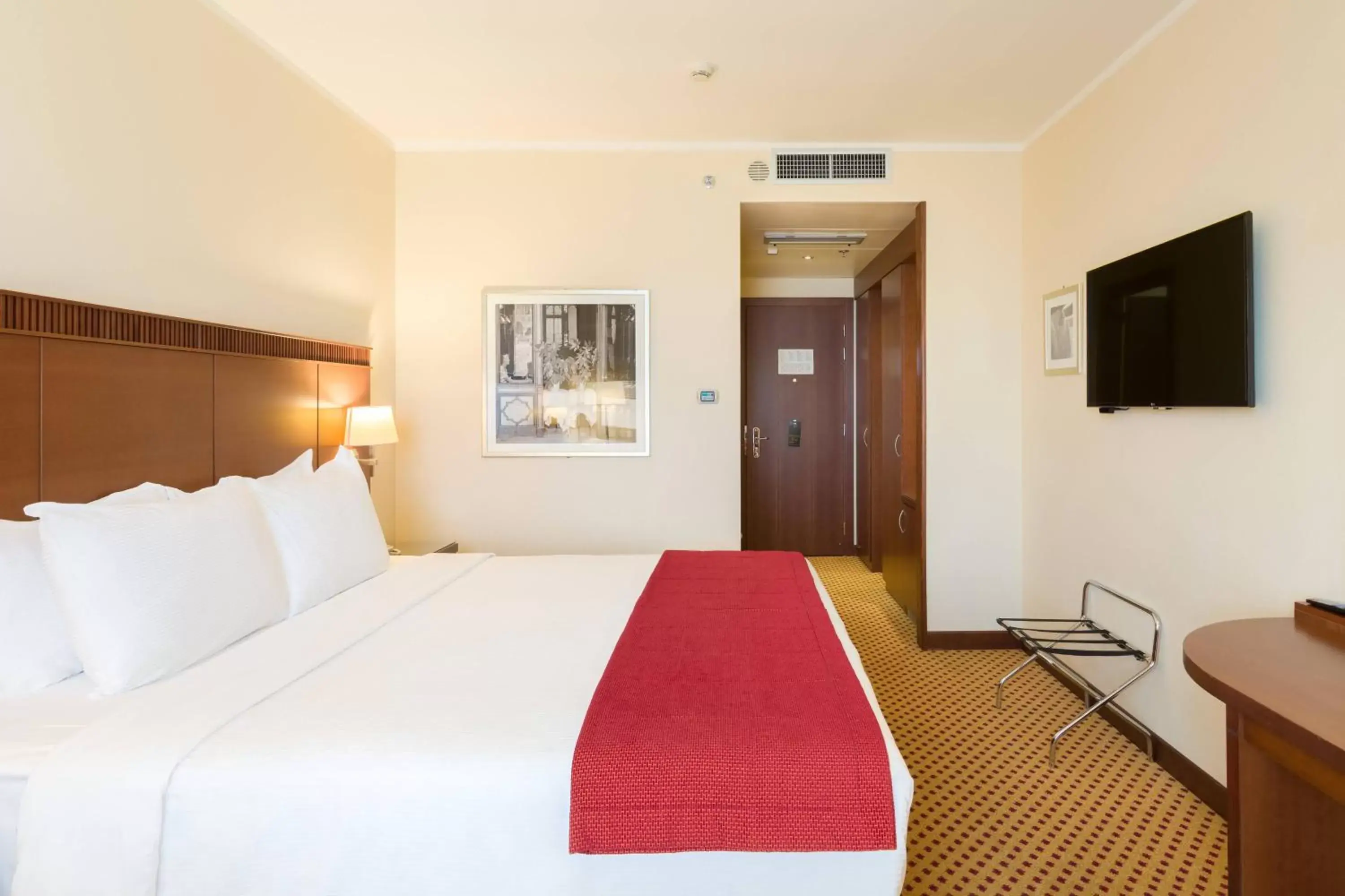 Photo of the whole room, Bed in Courtyard by Marriott Venice Airport