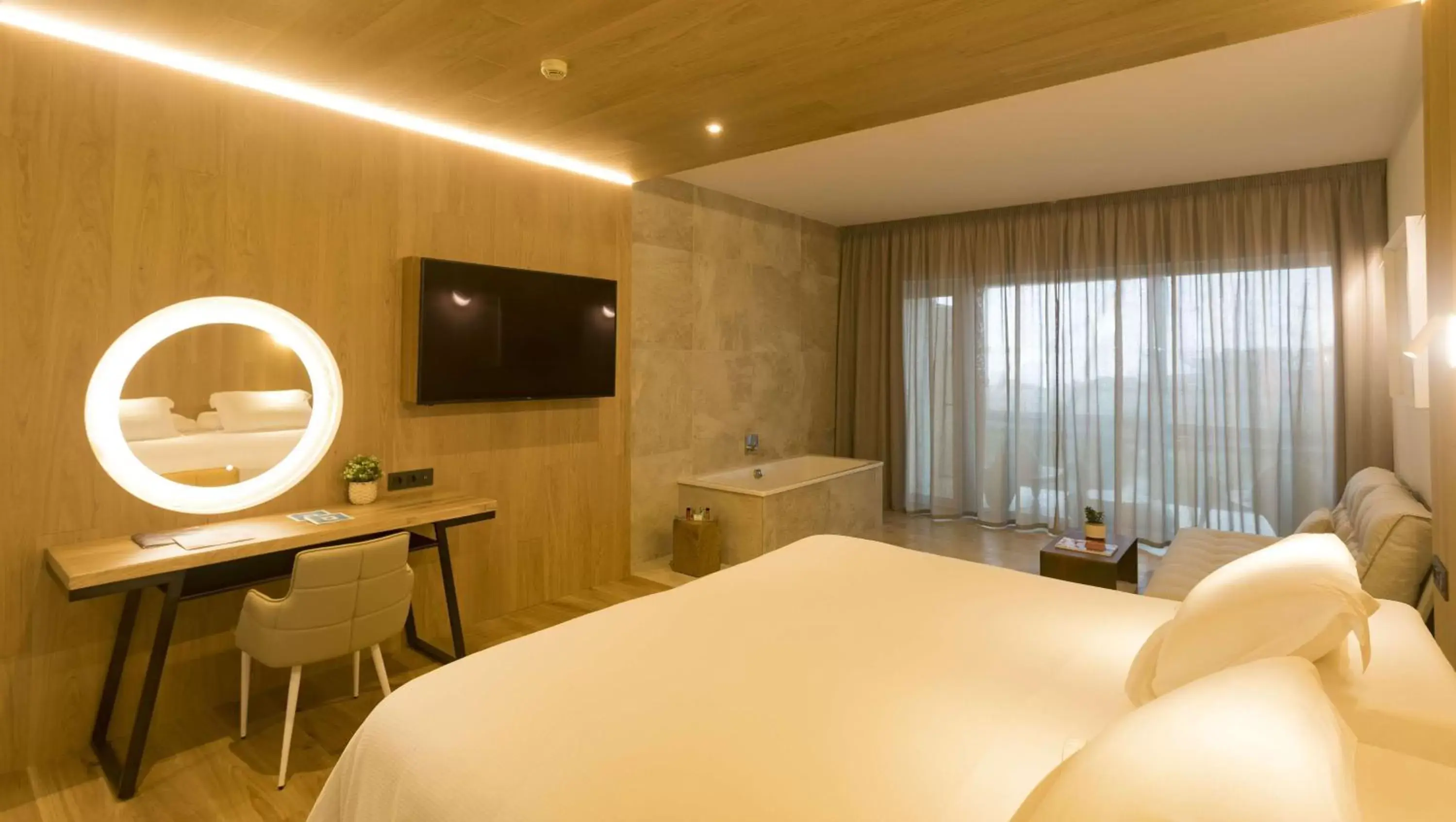 Bedroom, TV/Entertainment Center in Higuerón Hotel Curio Collection by Hilton