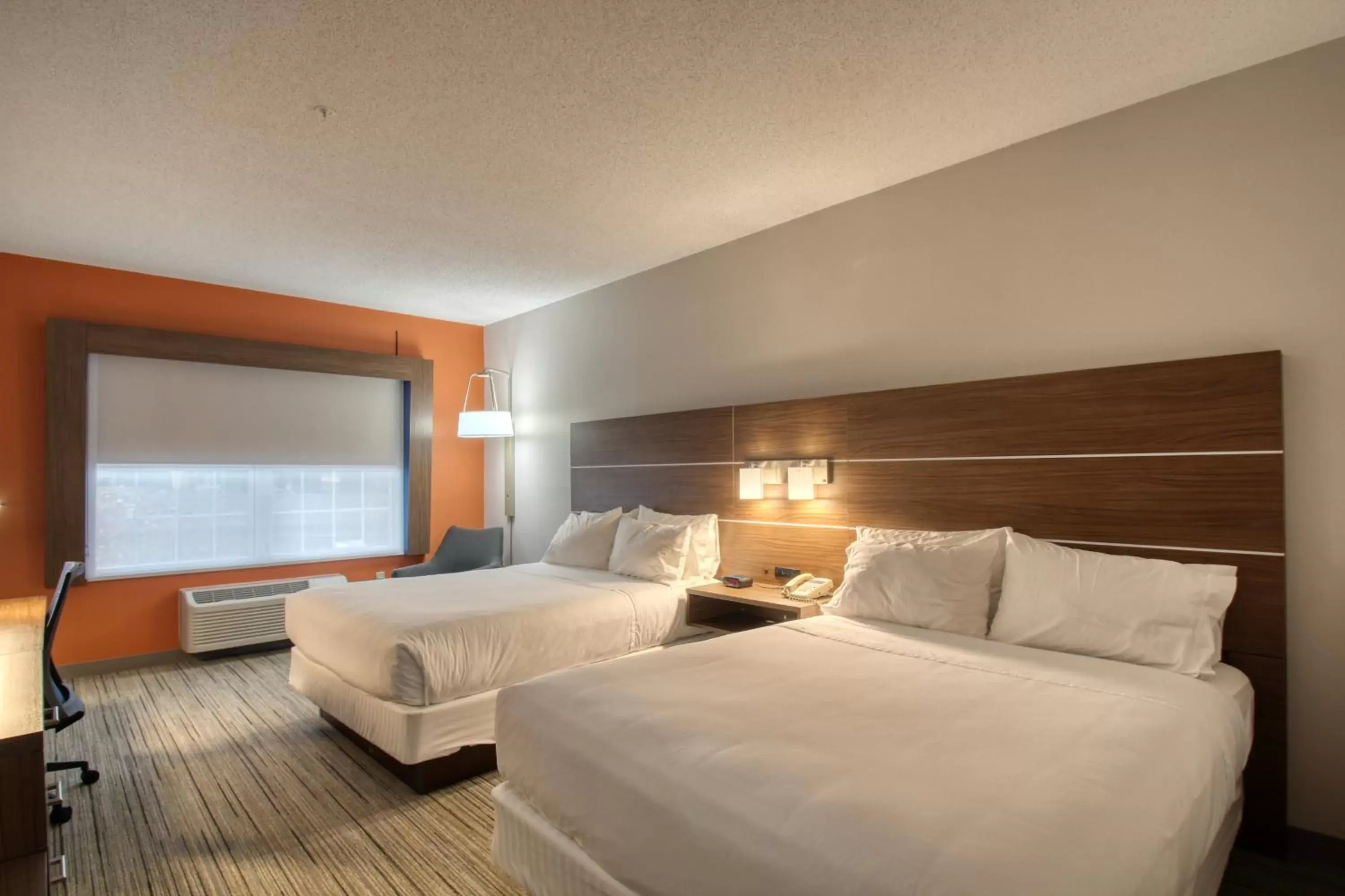 Photo of the whole room, Bed in Holiday Inn Express Hotel & Suites Oshkosh - State Route 41, an IHG Hotel