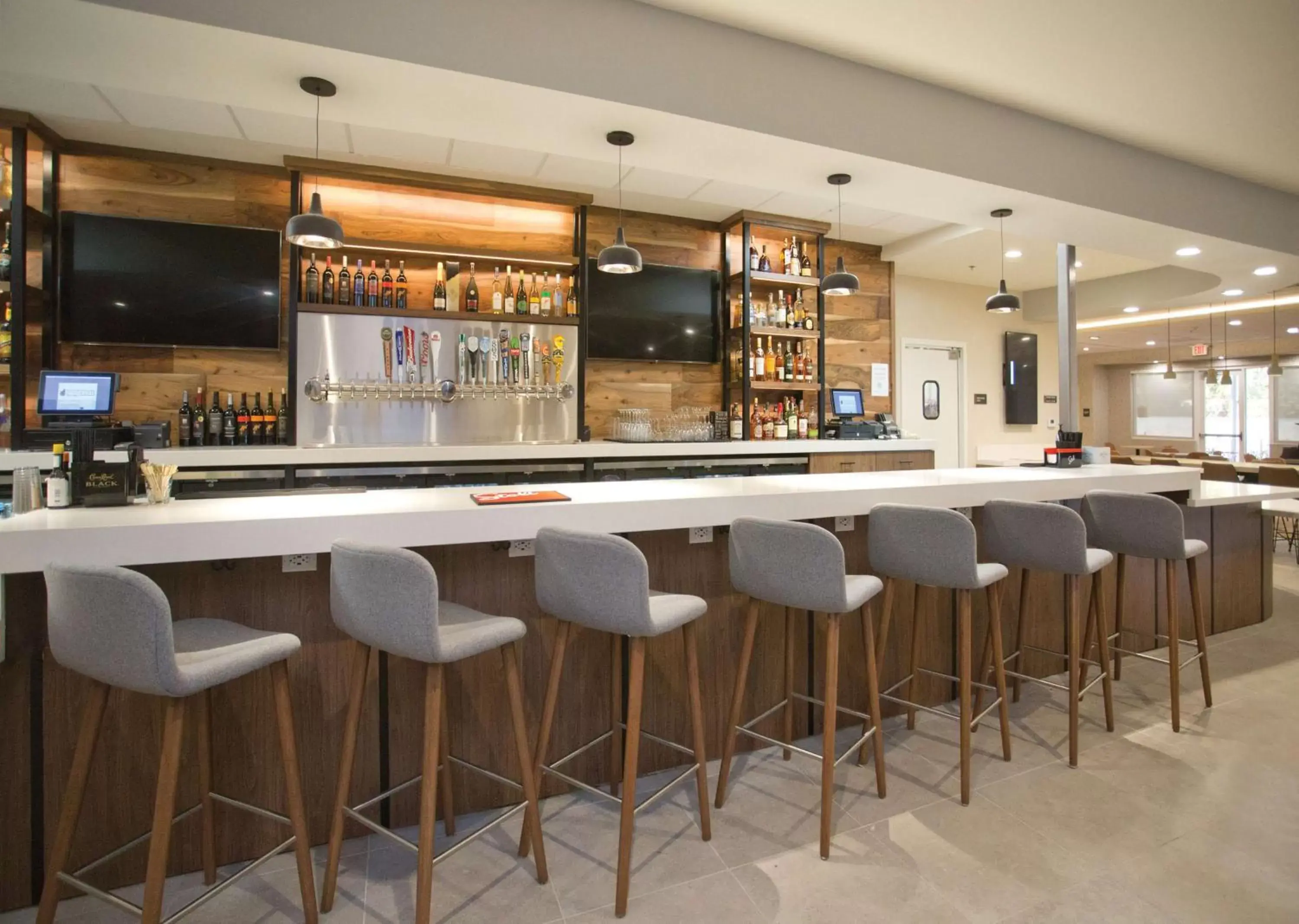 Lounge or bar, Lounge/Bar in Doubletree By Hilton Chico, Ca