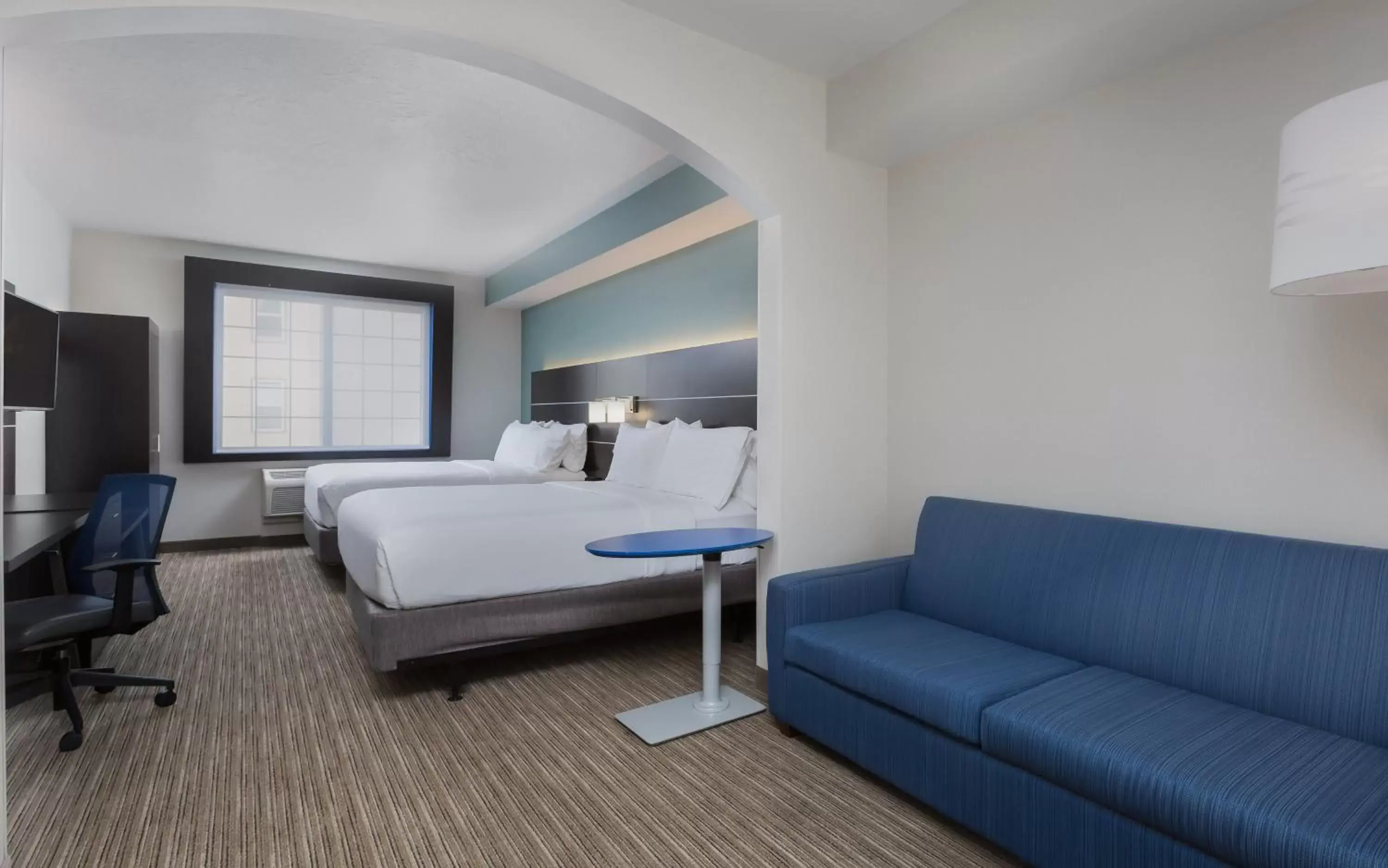 Photo of the whole room, Bed in Holiday Inn Express Hotel & Suites Eugene Downtown - University, an IHG Hotel