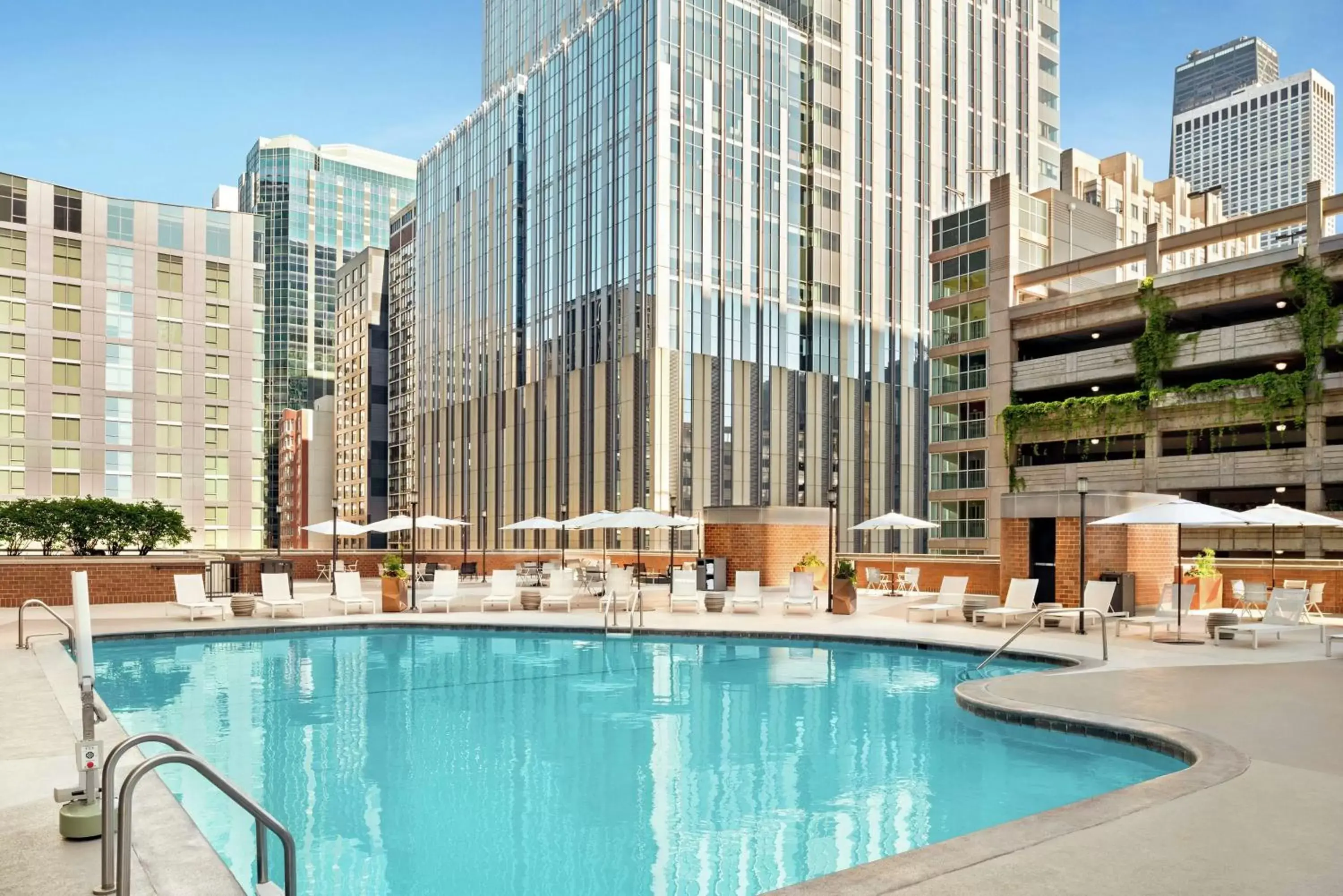 Pool view, Swimming Pool in DoubleTree by Hilton Chicago Magnificent Mile